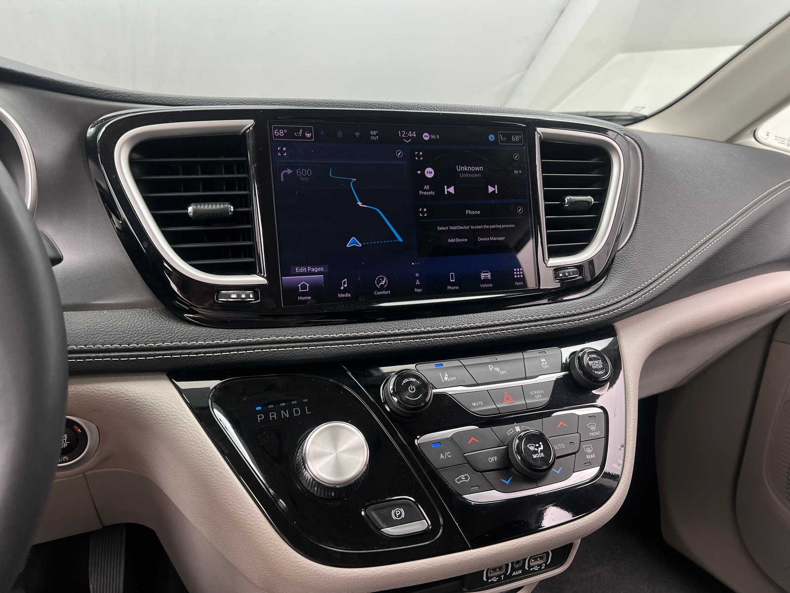 Thumbnail: 2024 Chrysler Pacifica - 3