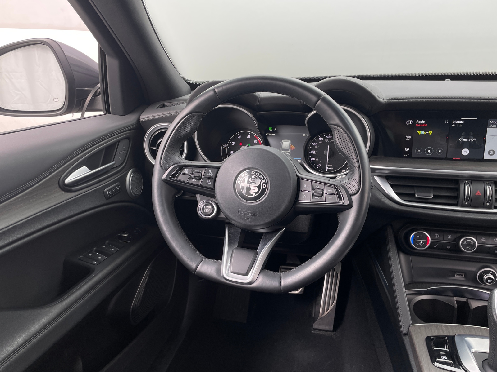 Thumbnail: 2023 Alfa Romeo Stelvio - 4