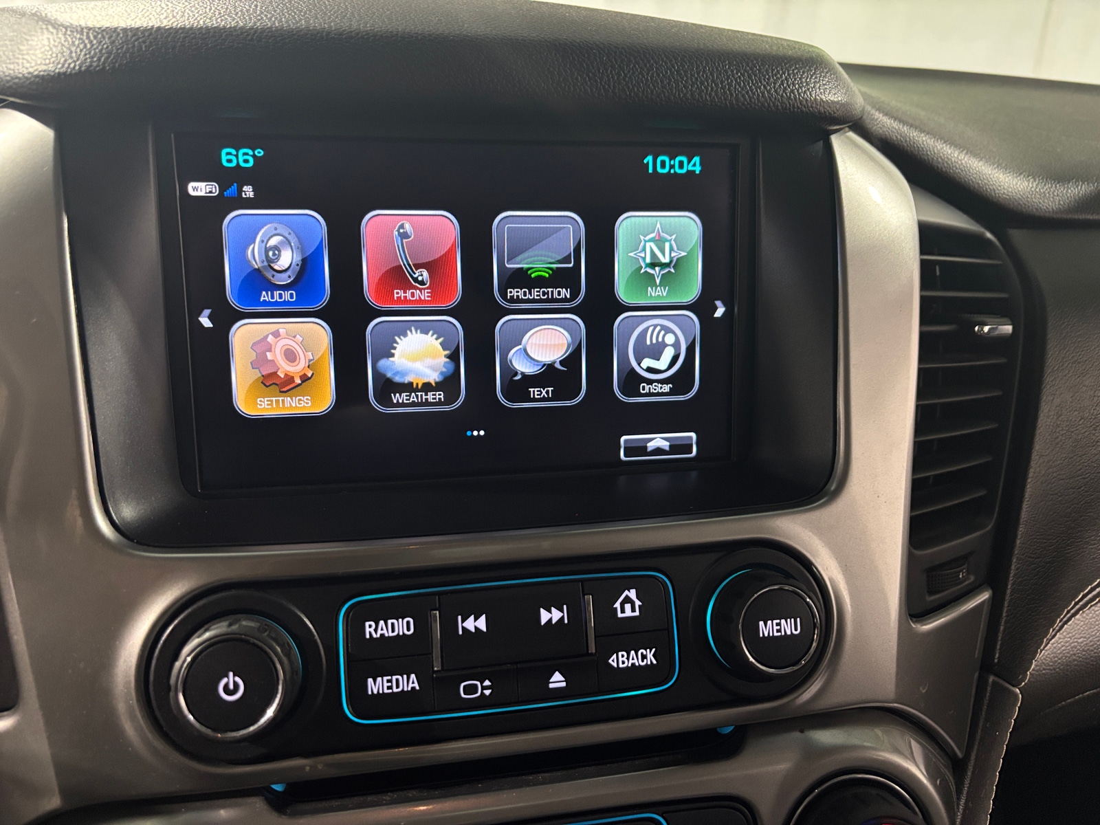 Thumbnail: 2017 Chevrolet Suburban - 3