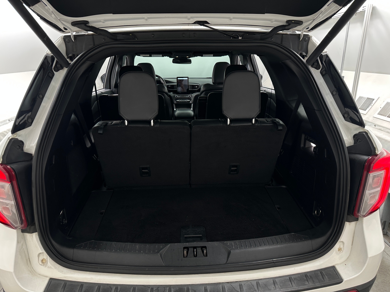 Thumbnail: 2020 Ford Explorer - 6
