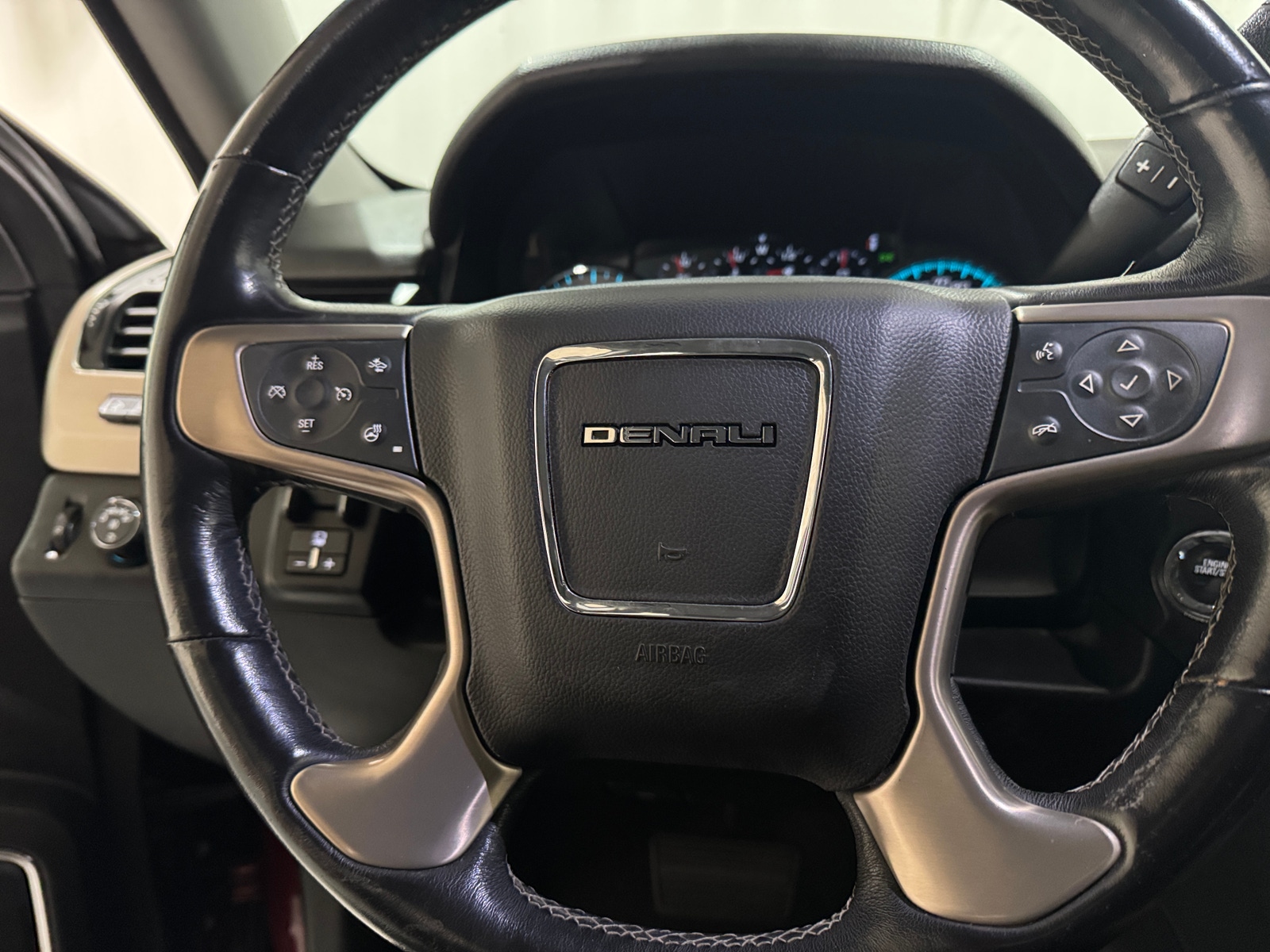 Thumbnail: 2019 GMC Yukon XL - 4