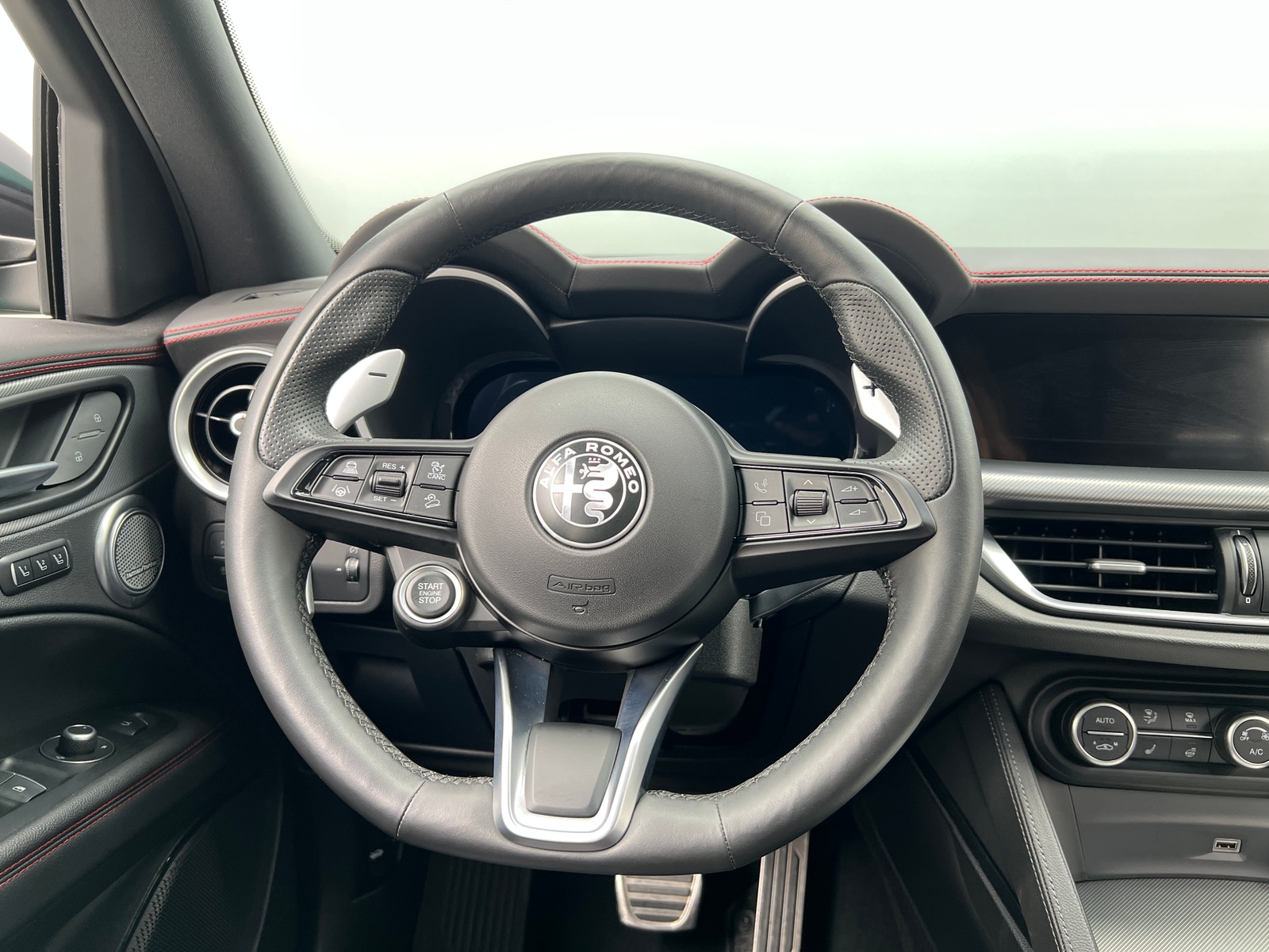 Thumbnail: 2025 Alfa Romeo Stelvio - 4