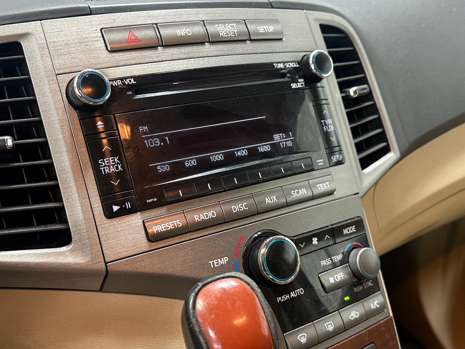 Thumbnail: 2011 Toyota Venza - 4