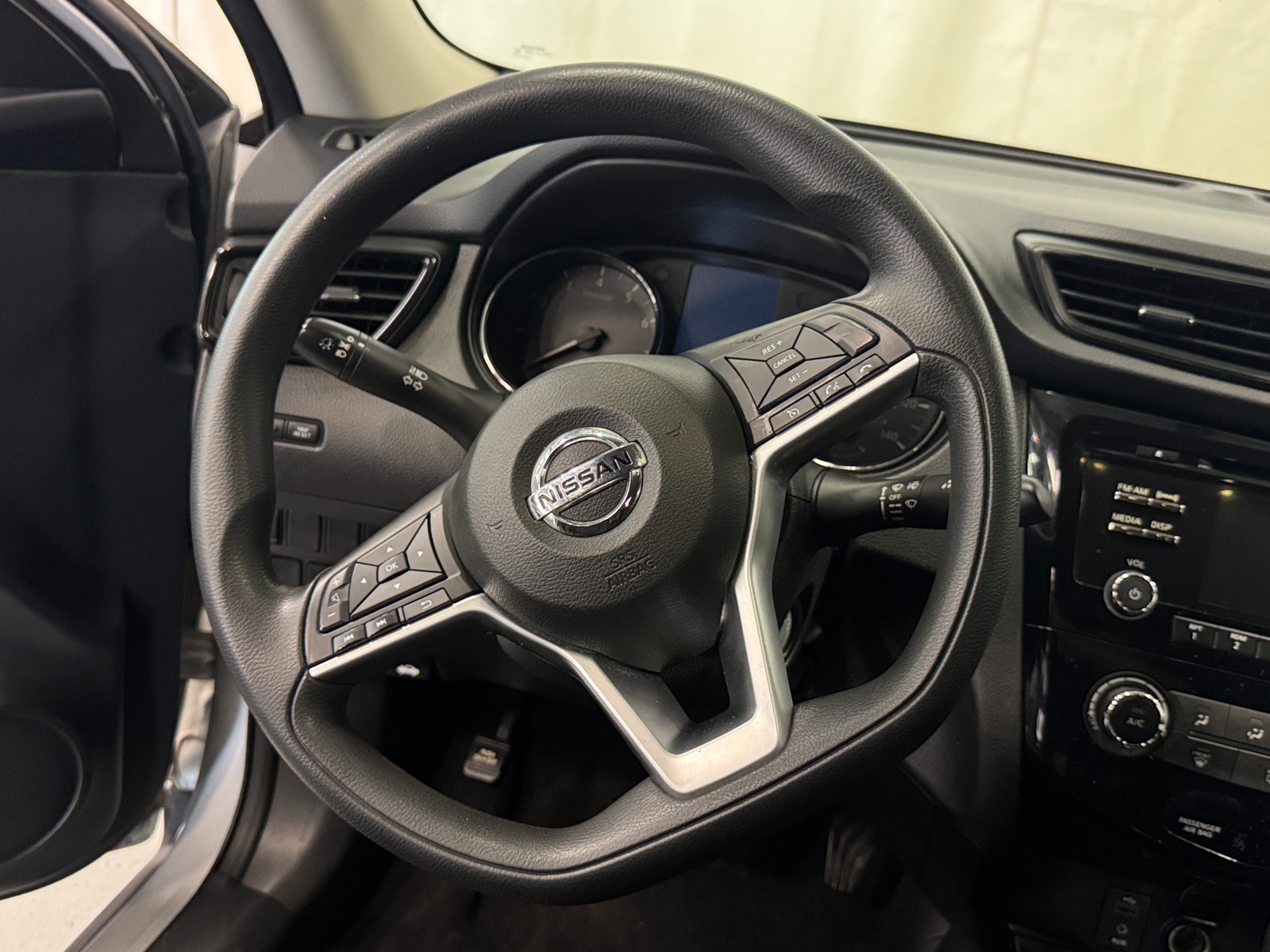 Thumbnail: 2017 Nissan Rogue - 5