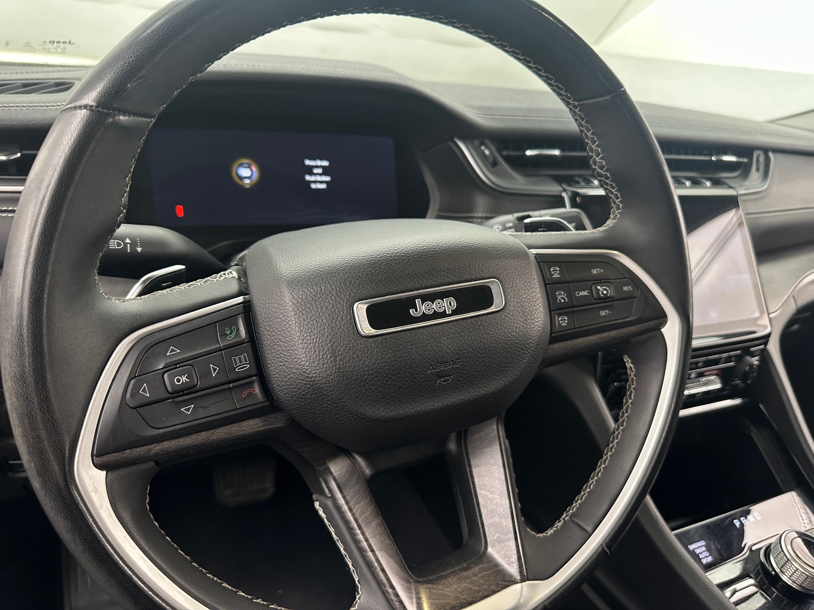 Thumbnail: 2023 Jeep Grand Cherokee L - 4