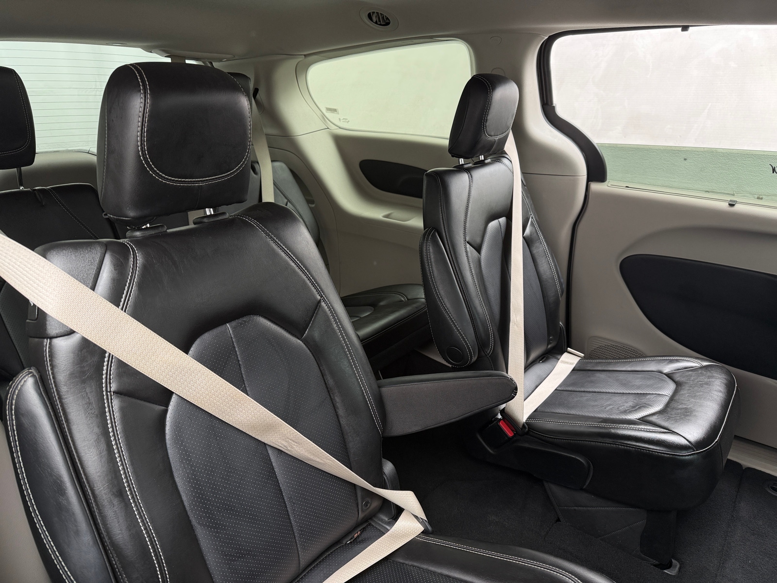 Thumbnail: 2023 Chrysler Pacifica - 5