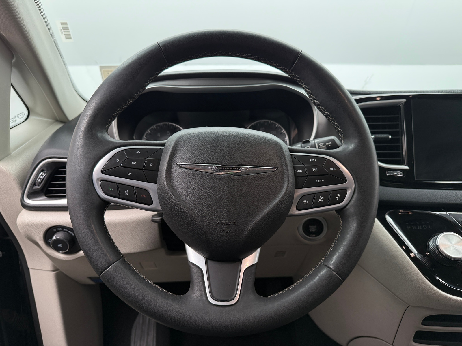 Thumbnail: 2023 Chrysler Pacifica - 4