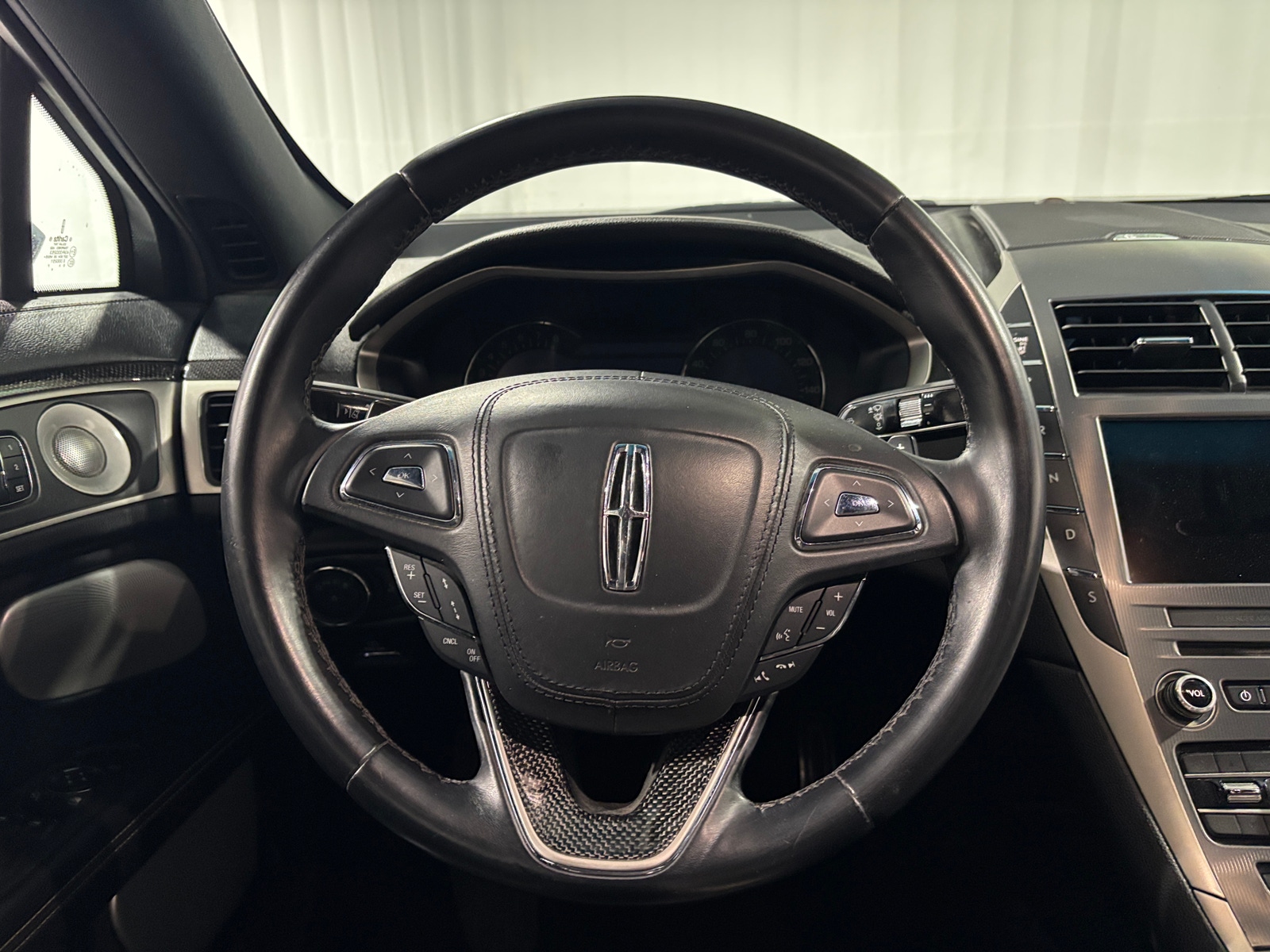 Thumbnail: 2017 Lincoln MKZ - 4