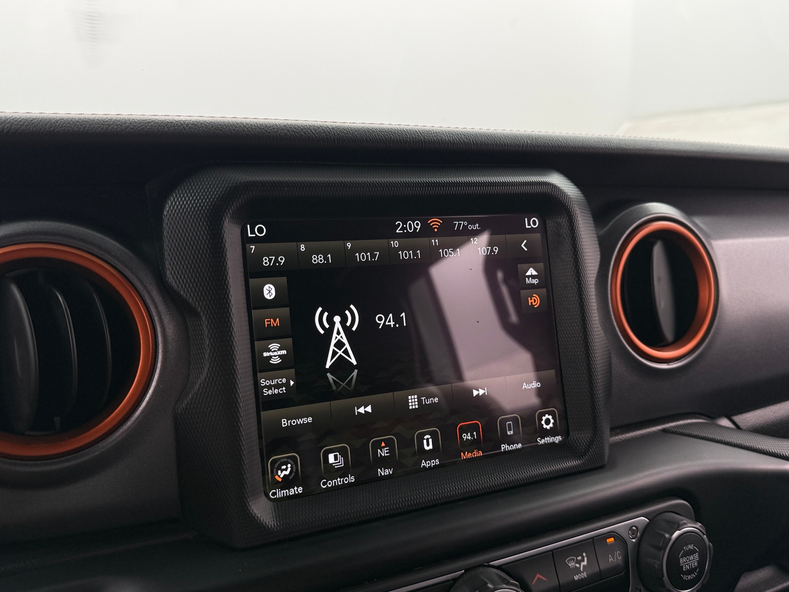 Thumbnail: 2021 Jeep Gladiator - 4