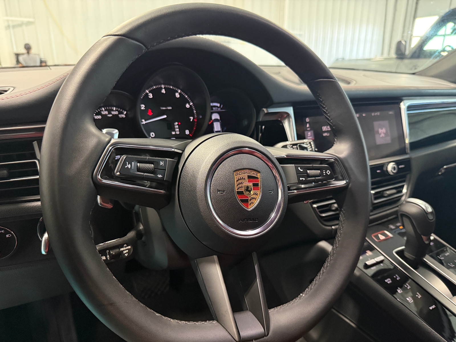 Thumbnail: 2025 Porsche Macan - 4