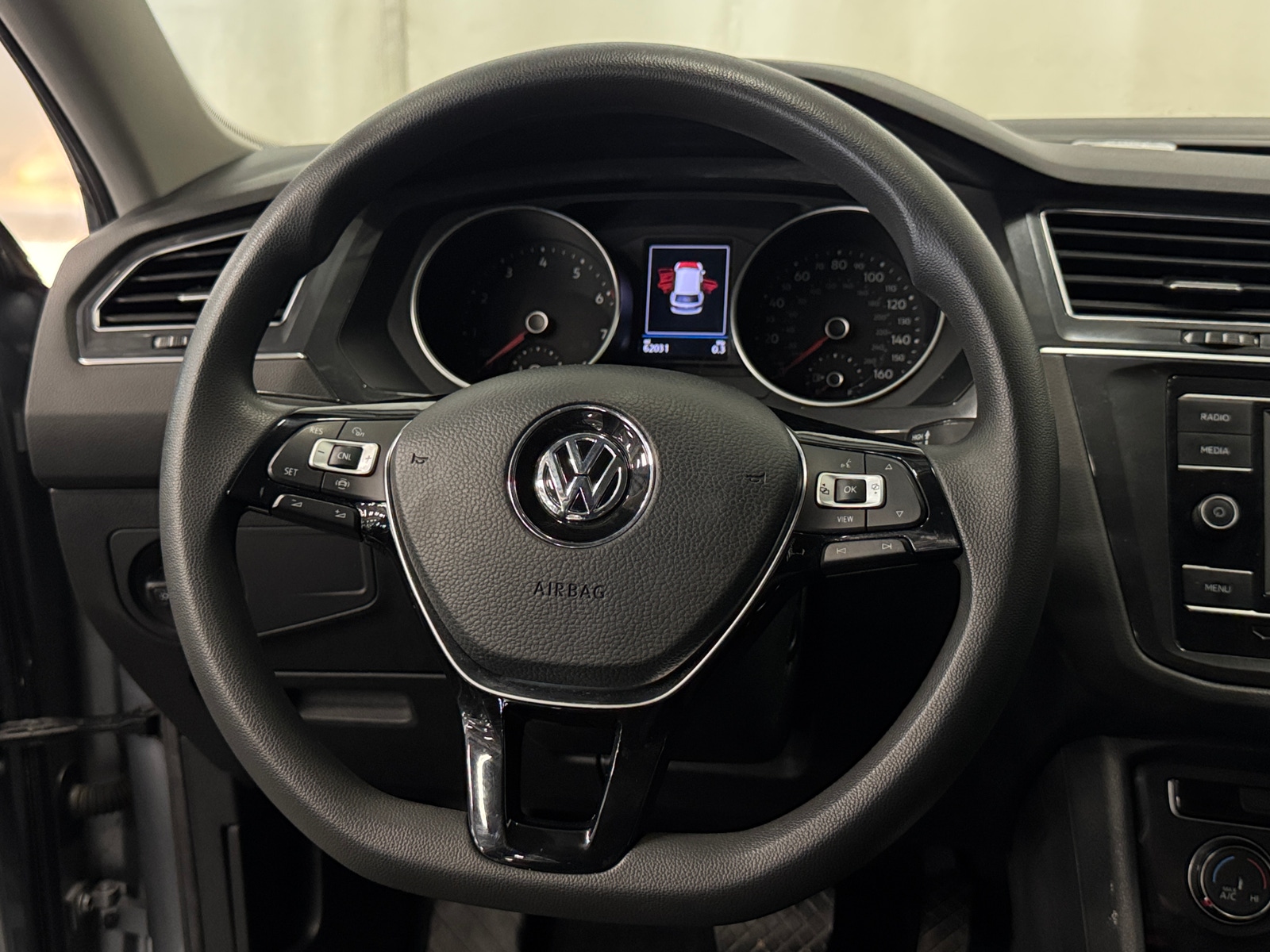 Thumbnail: 2021 Volkswagen Tiguan - 5