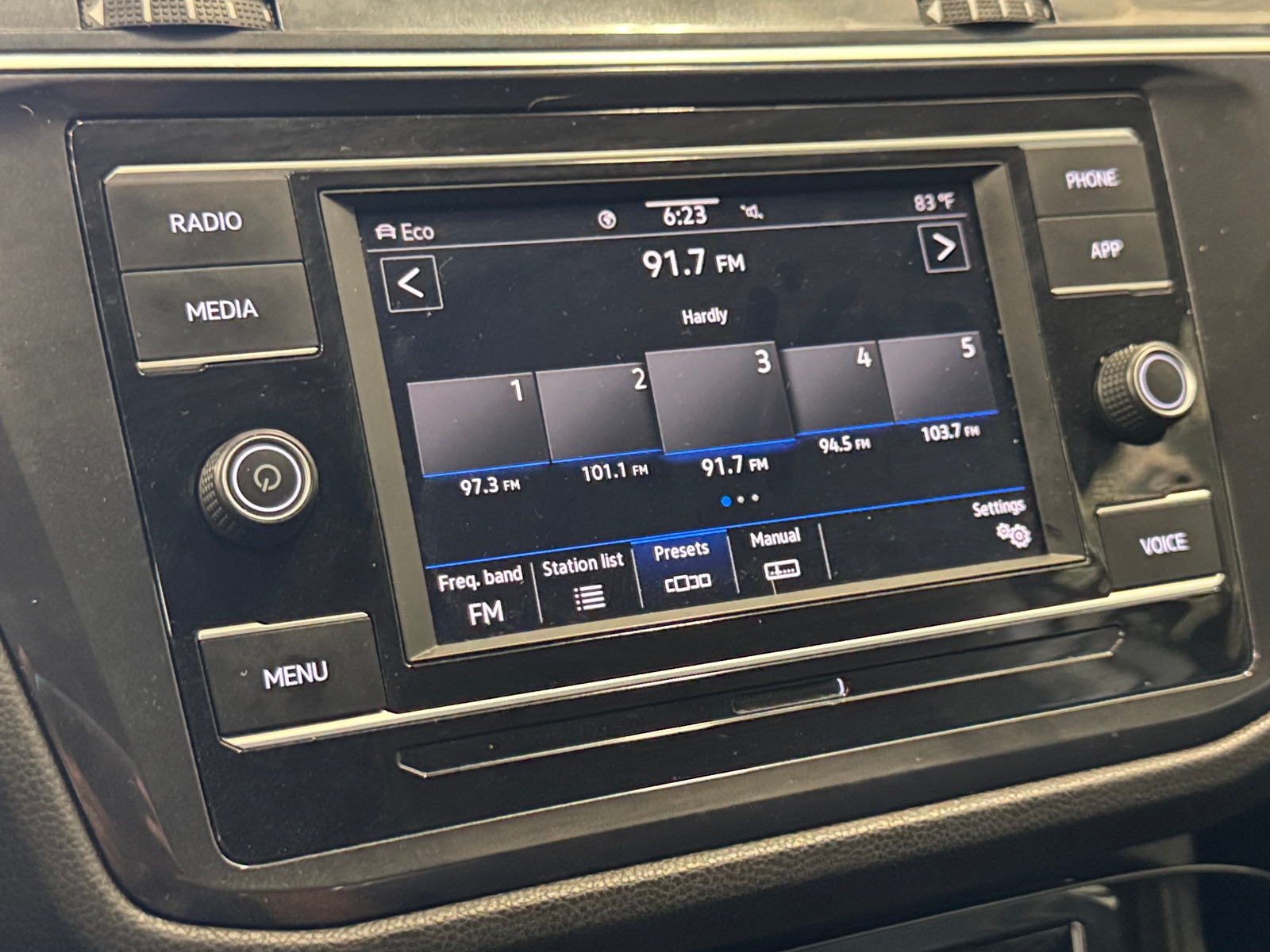 Thumbnail: 2021 Volkswagen Tiguan - 4