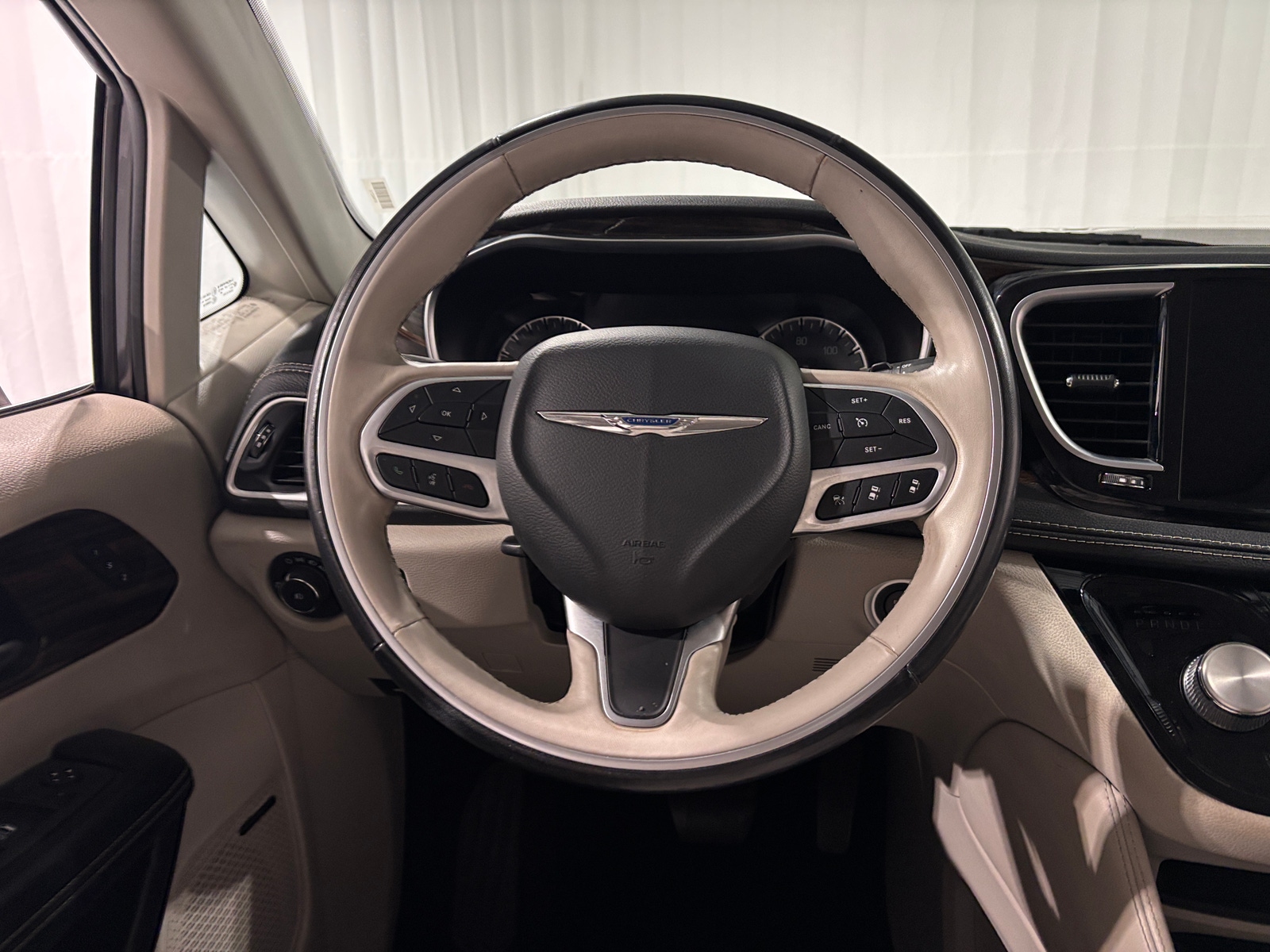 Thumbnail: 2021 Chrysler Pacifica - 4