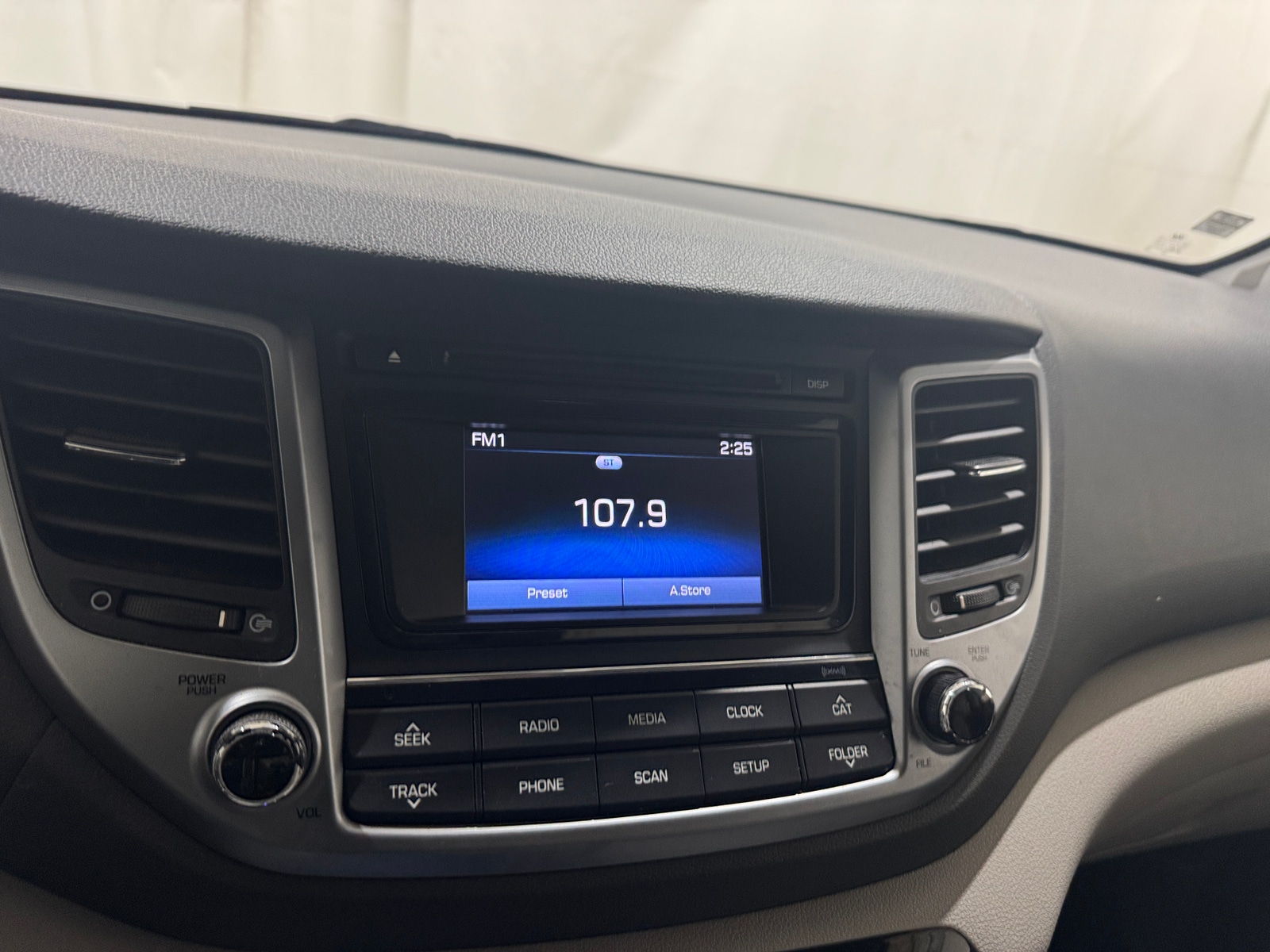 Thumbnail: 2017 Hyundai Tucson - 4