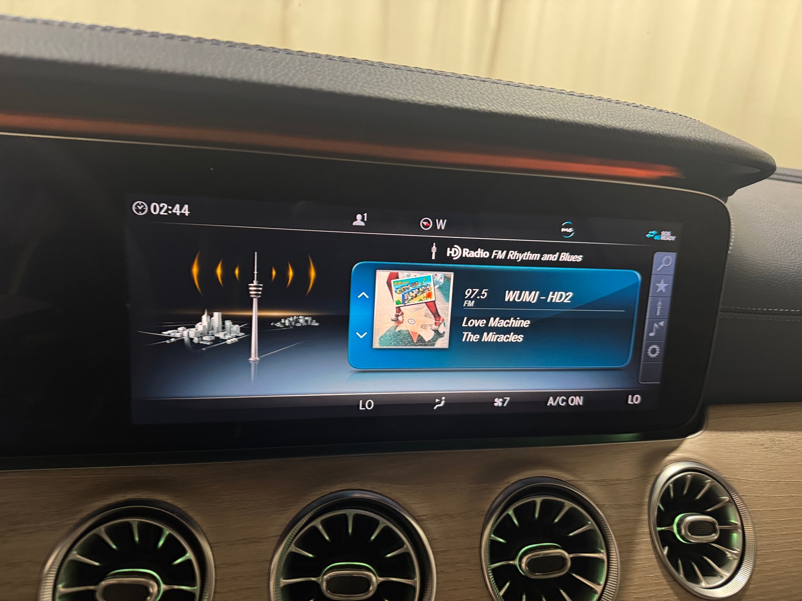 Thumbnail: 2019 Mercedes-Benz E-Class - 2