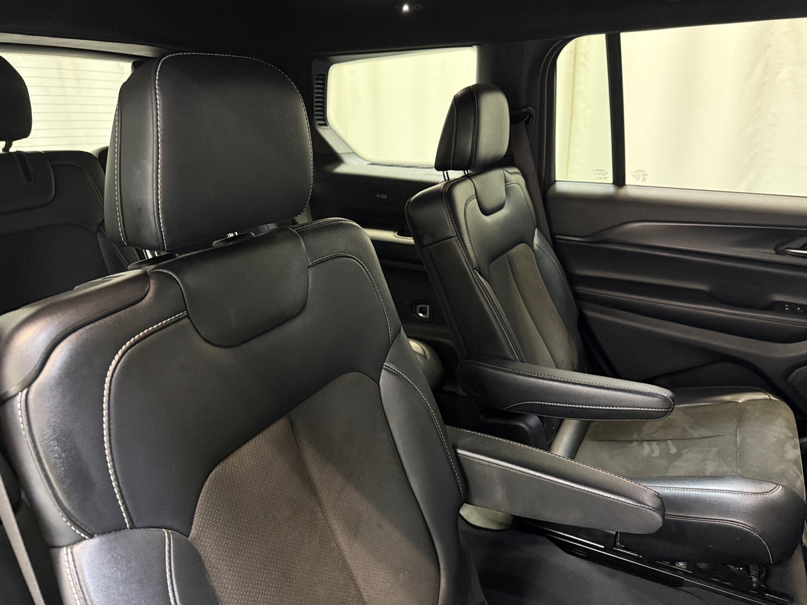 Thumbnail: 2023 Jeep Grand Cherokee L - 5