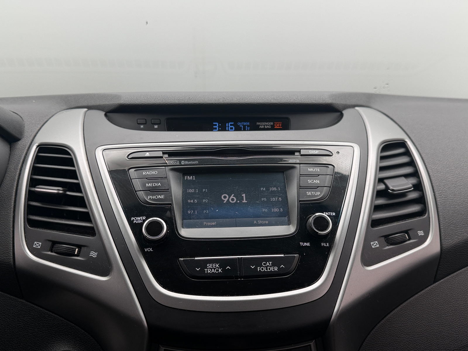 Thumbnail: 2016 Hyundai Elantra - 3