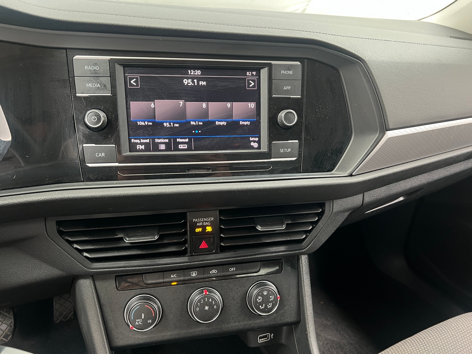 Thumbnail: 2019 Volkswagen Jetta - 4