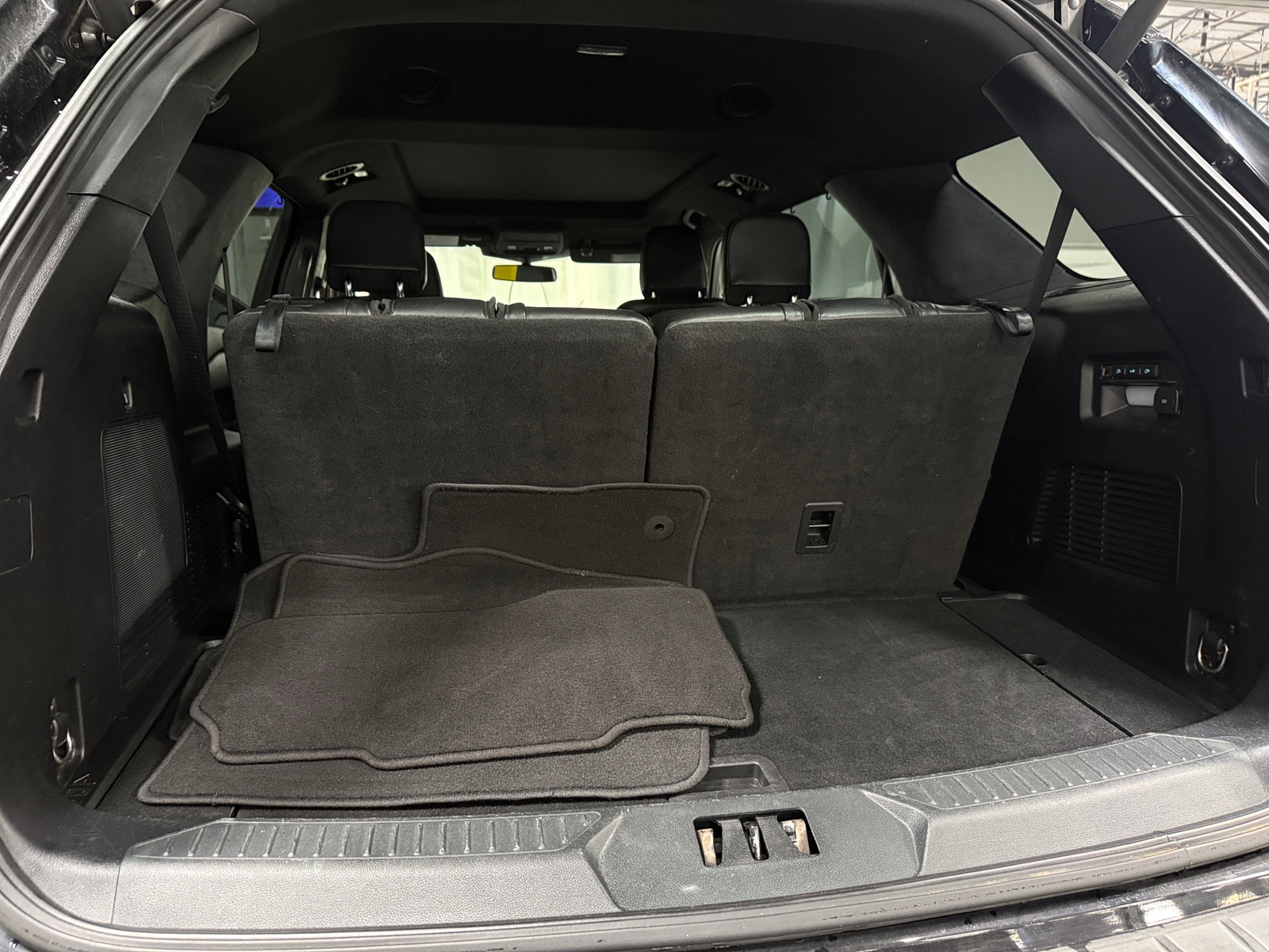 Thumbnail: 2020 Ford Explorer - 6