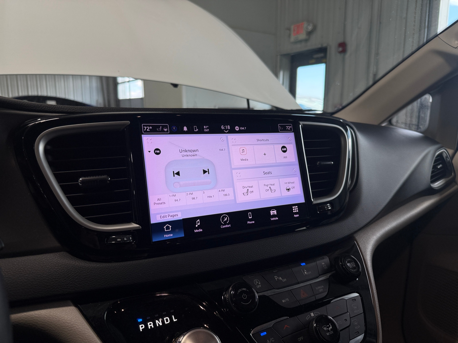 Thumbnail: 2023 Chrysler Pacifica - 3