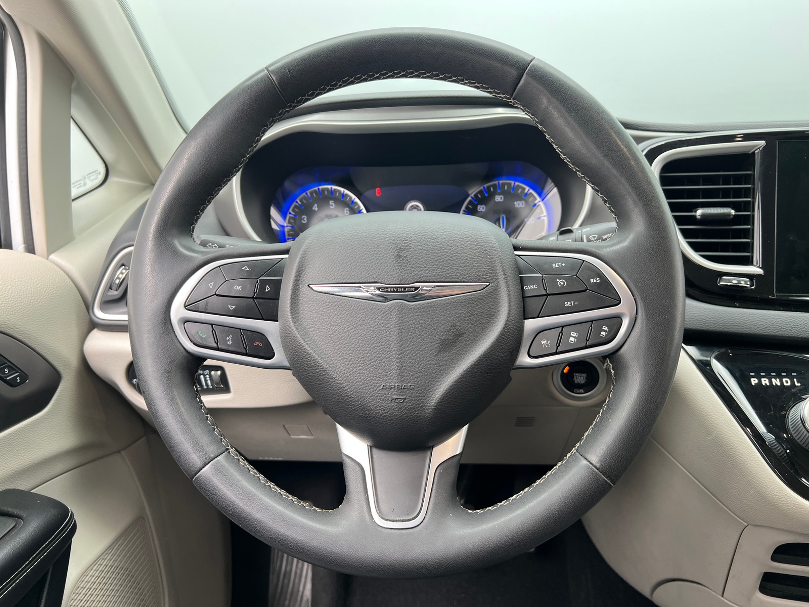 Thumbnail: 2022 Chrysler Pacifica - 4