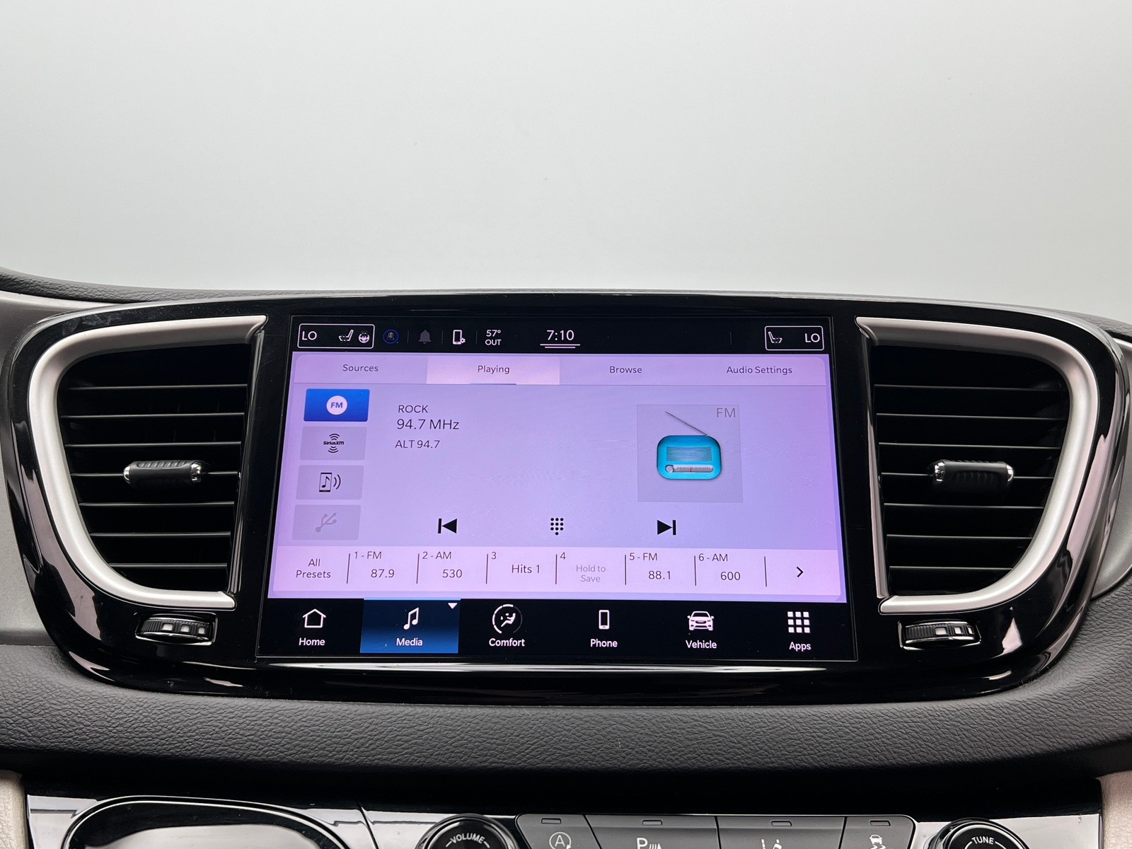 Thumbnail: 2022 Chrysler Pacifica - 3