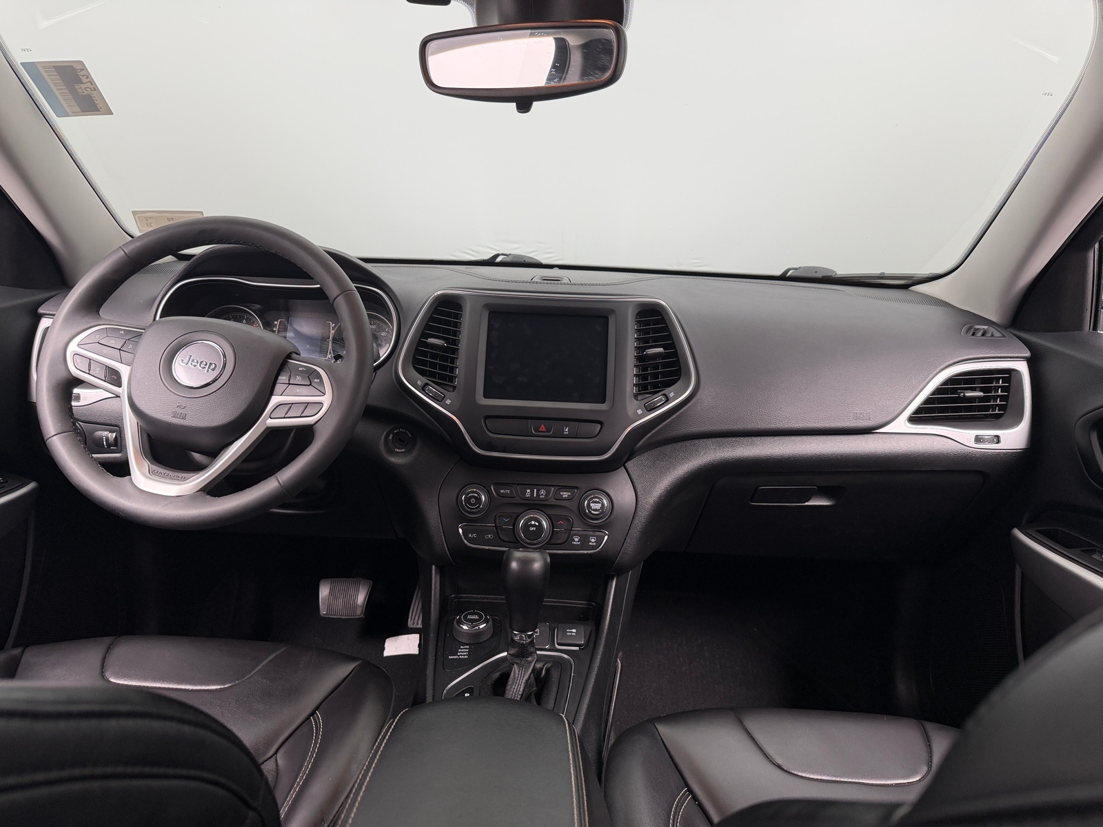 Thumbnail: 2022 Jeep Cherokee - 3