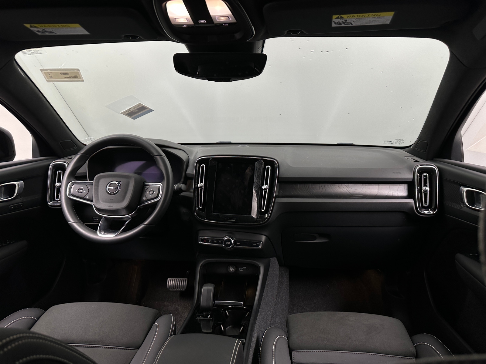 Thumbnail: 2023 Volvo C40 - 3