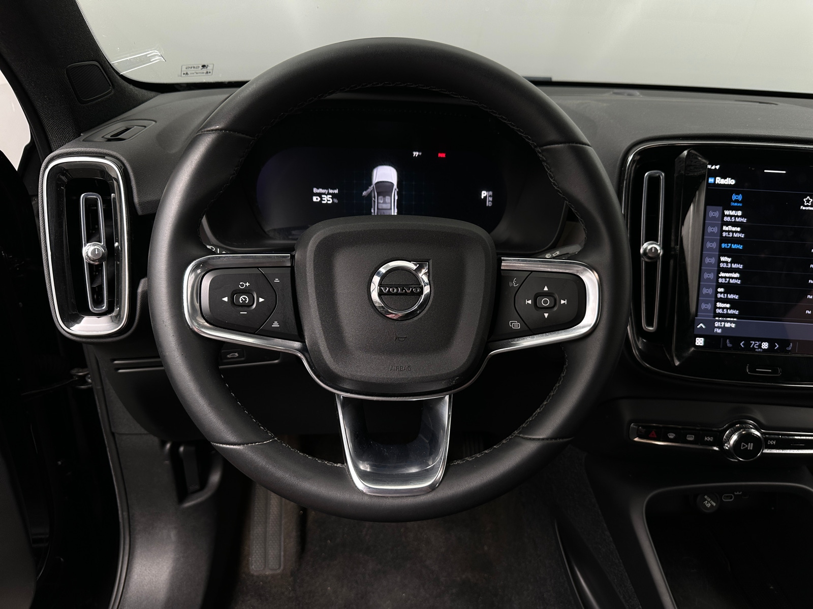 Thumbnail: 2023 Volvo C40 - 5