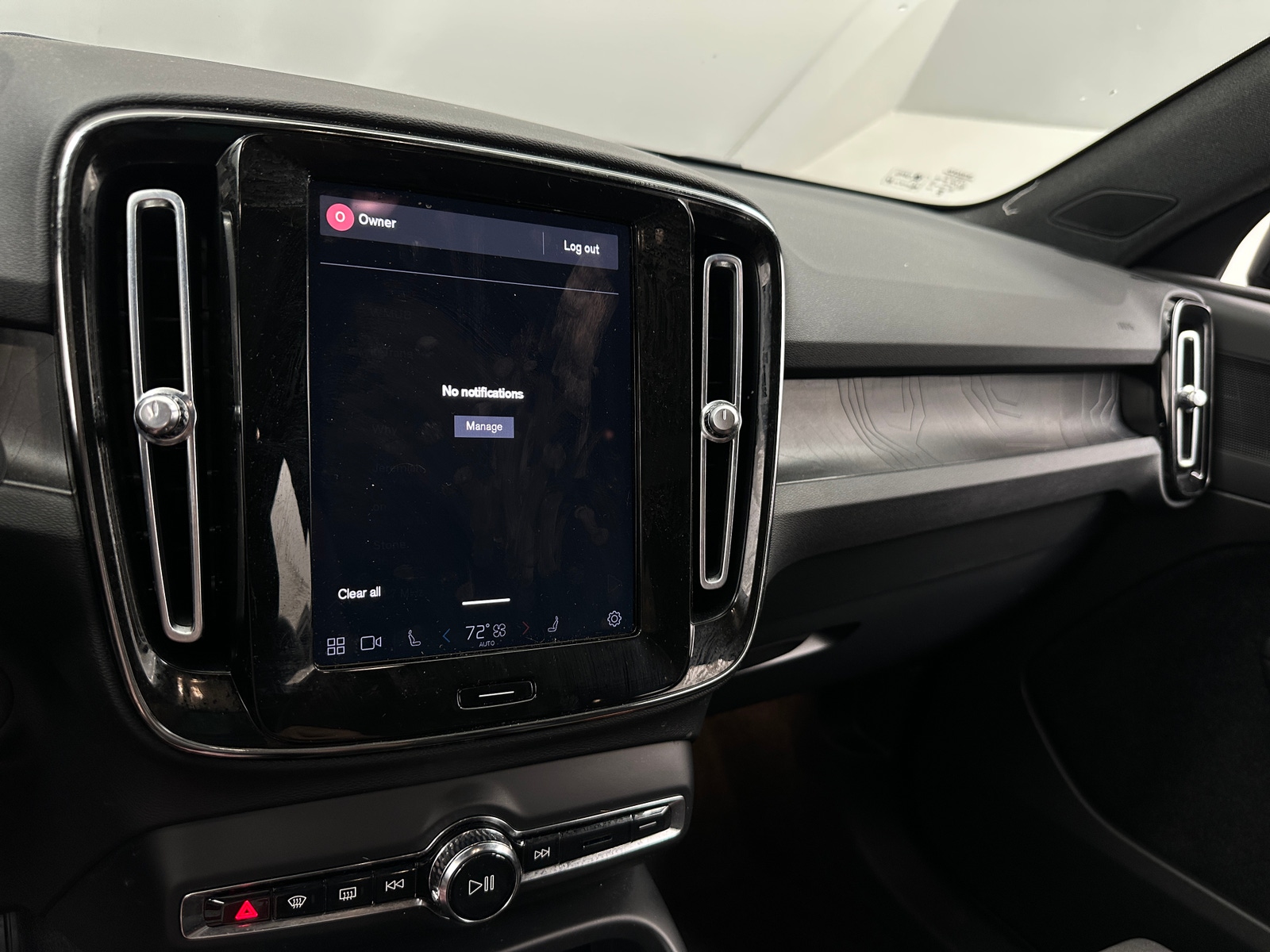 Thumbnail: 2023 Volvo C40 - 4