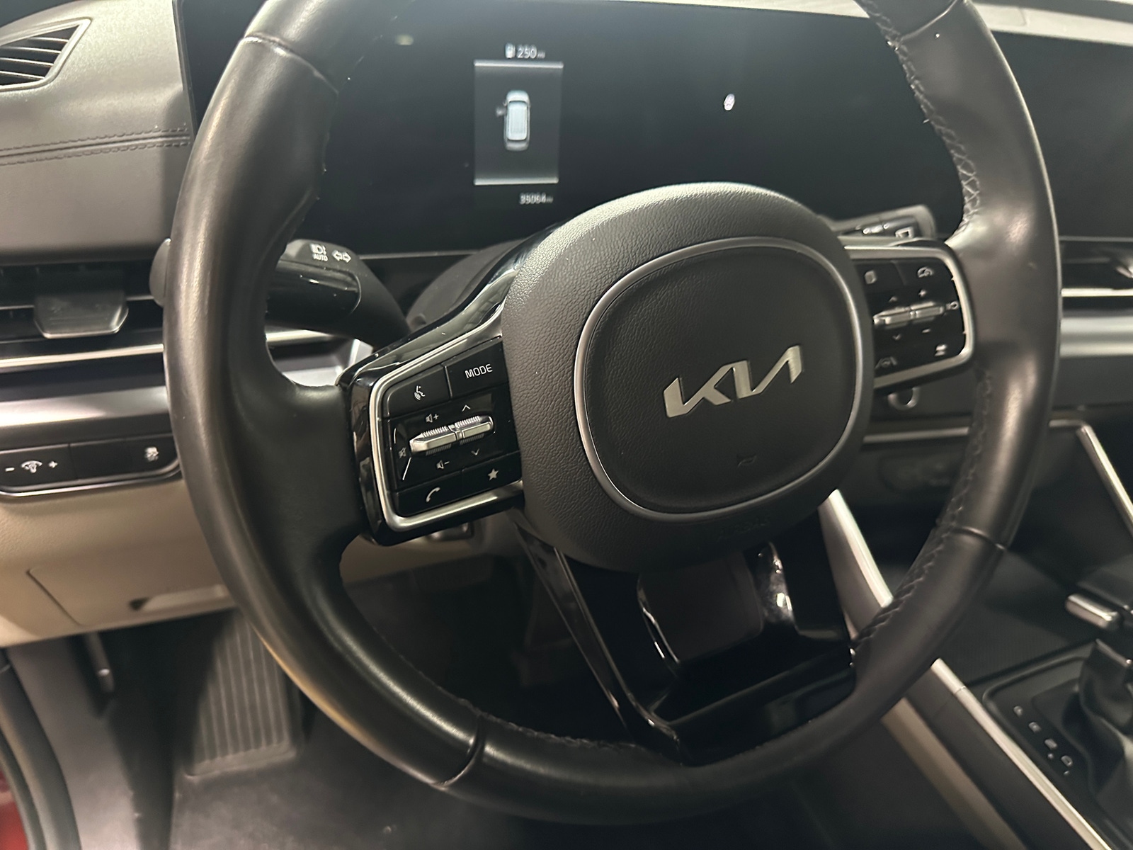 Thumbnail: 2025 Kia Carnival - 4
