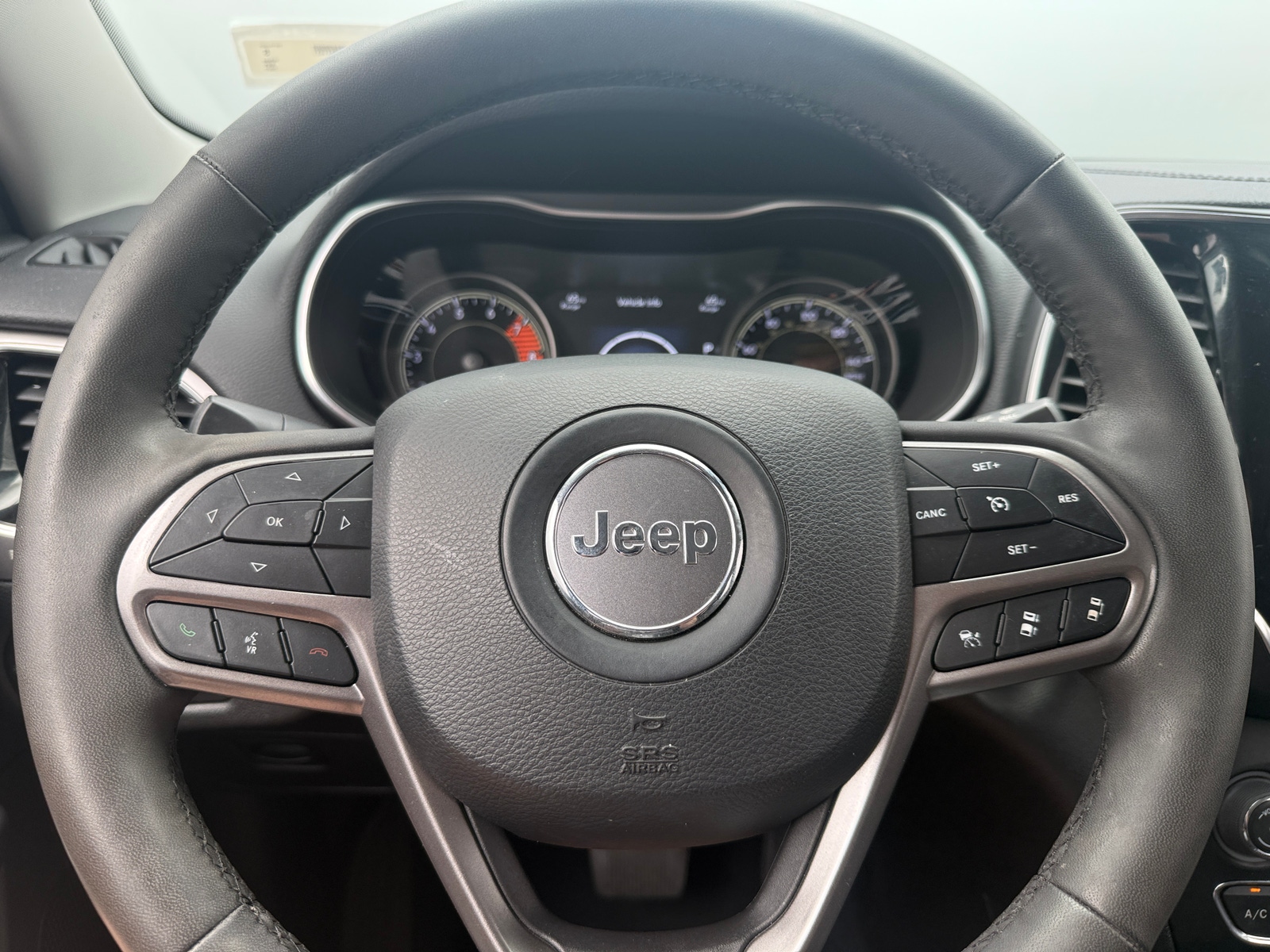 Thumbnail: 2022 Jeep Cherokee - 4