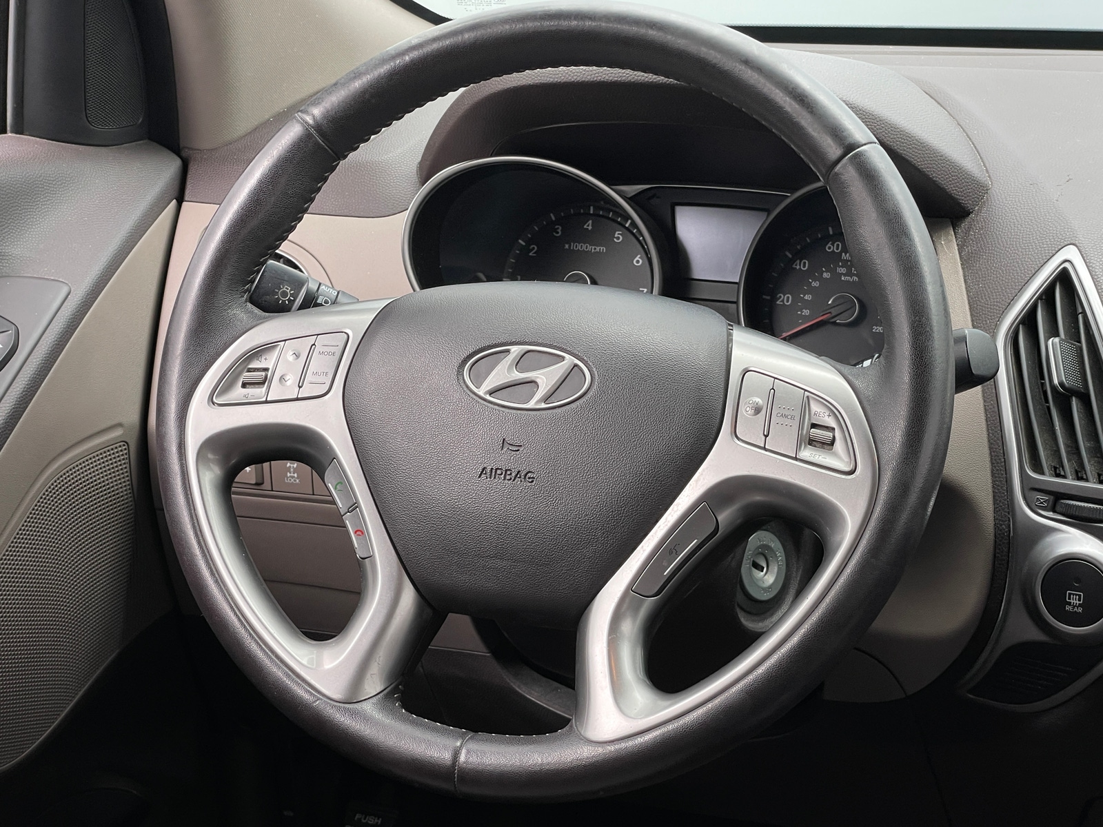 Thumbnail: 2011 Hyundai Tucson - 4