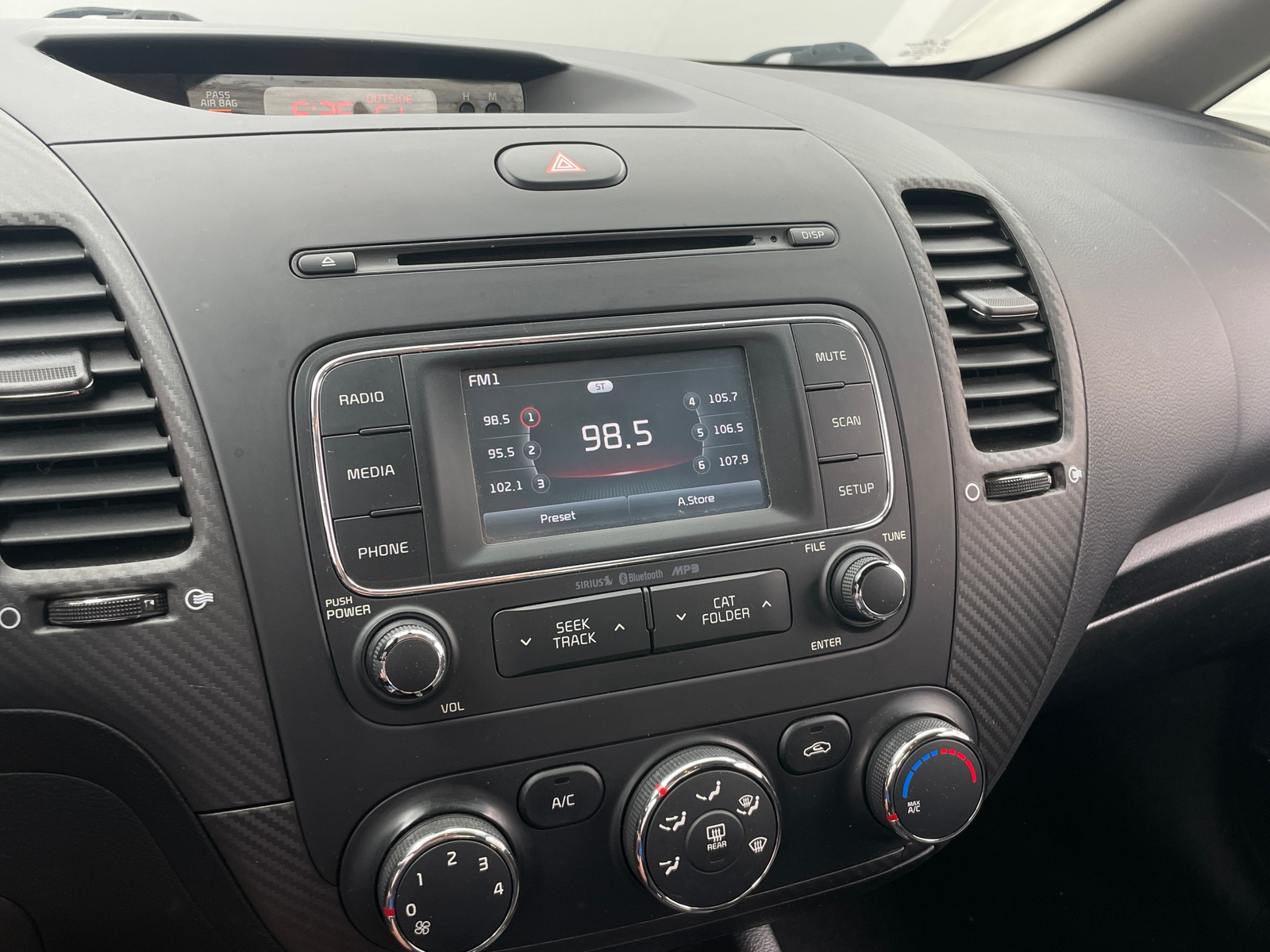 Thumbnail: 2016 Kia Forte - 4