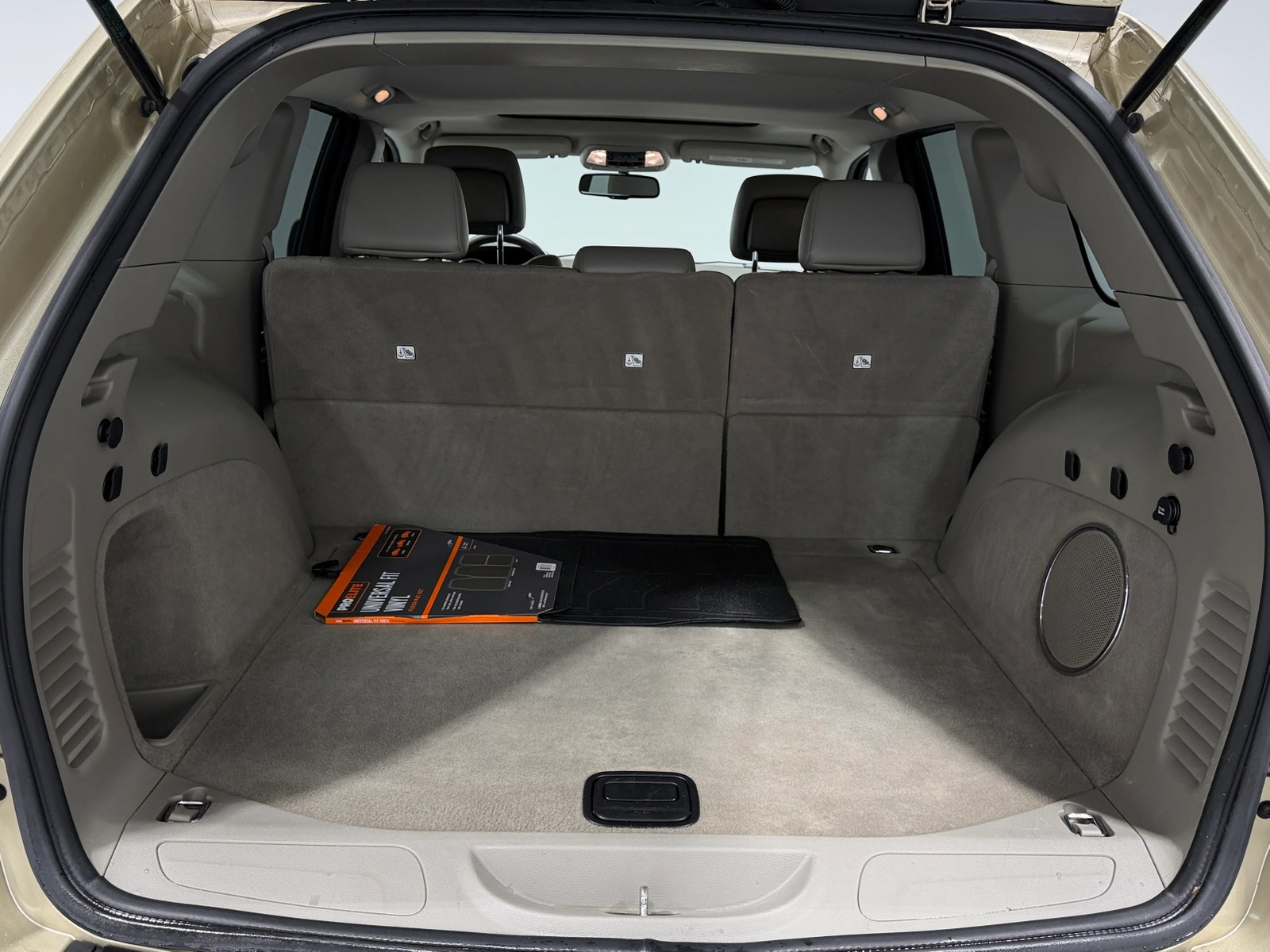 Thumbnail: 2011 Jeep Grand Cherokee - 6