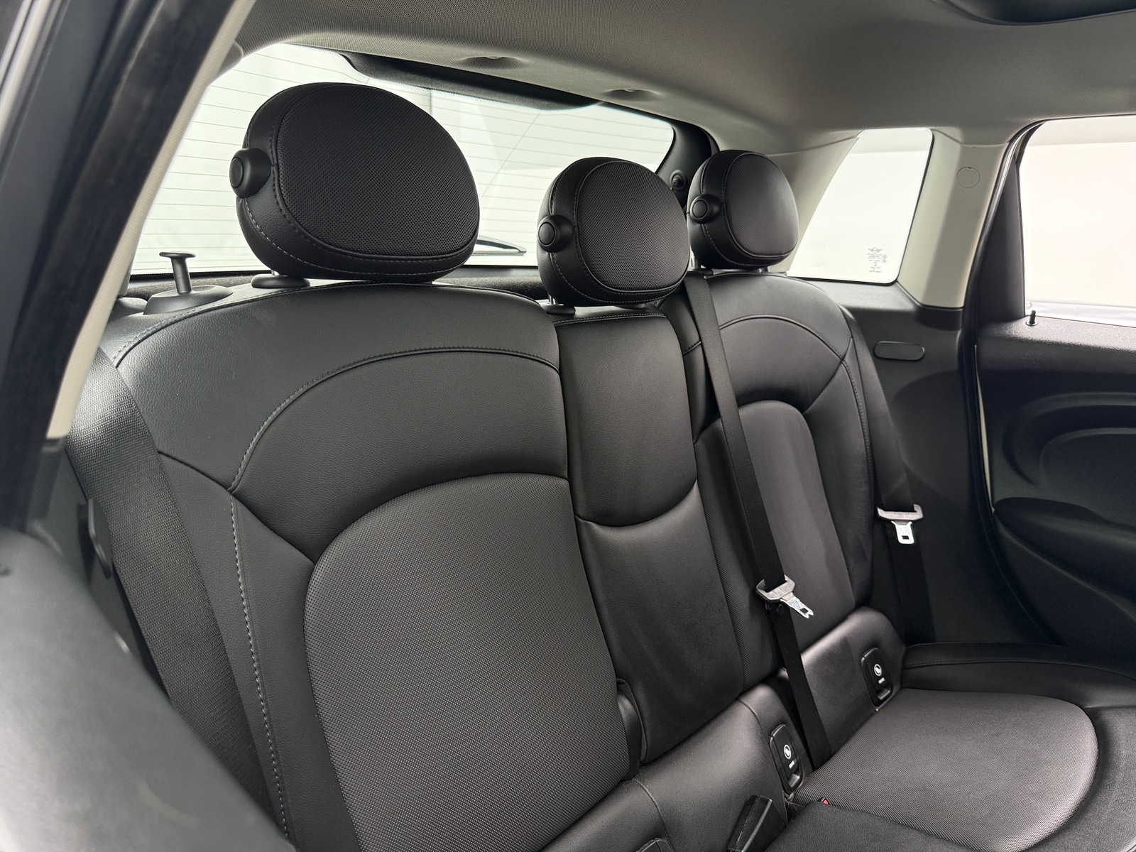 Thumbnail: 2015 MINI Cooper Hardtop - 5