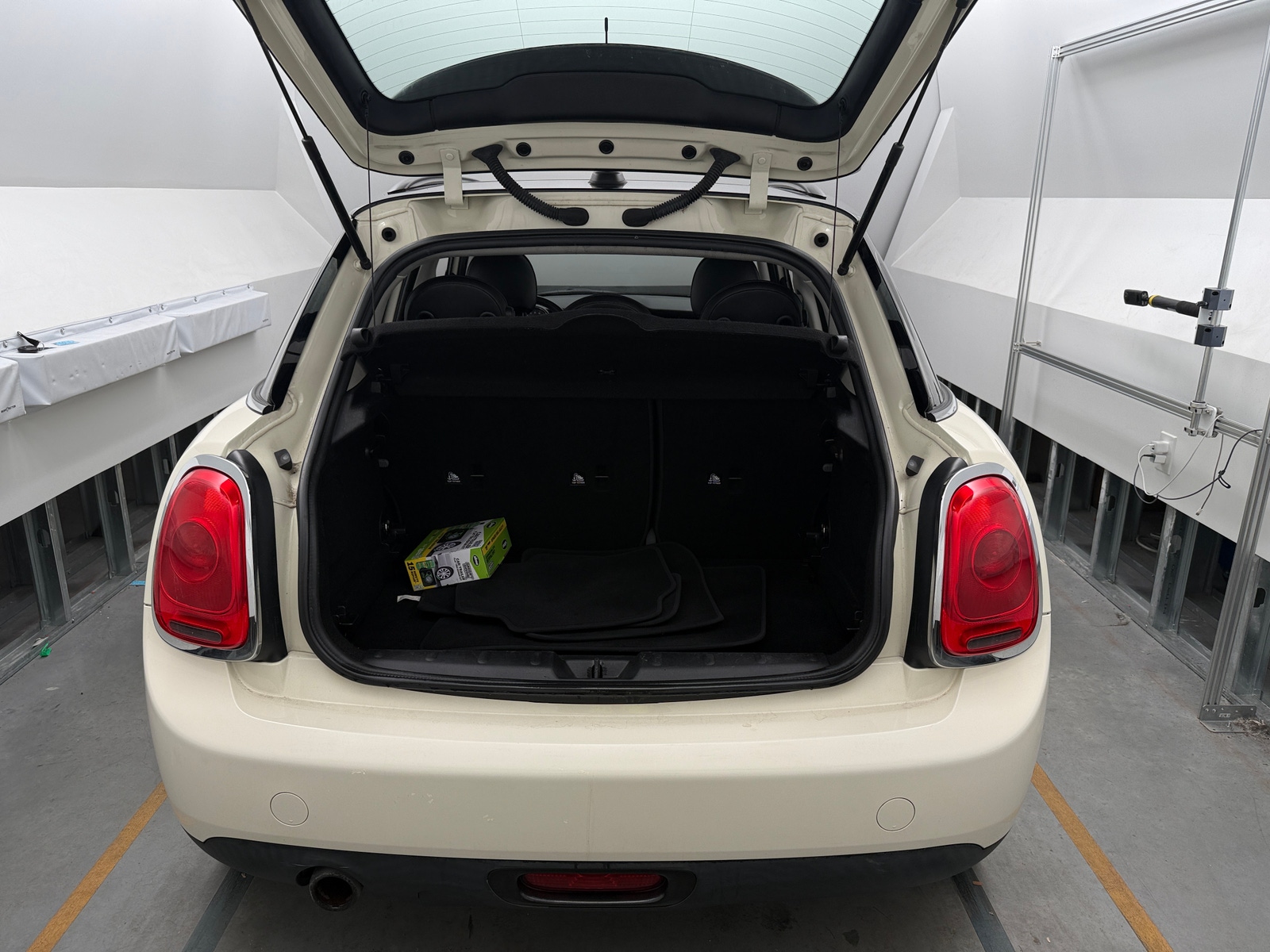 Thumbnail: 2015 MINI Cooper Hardtop - 6