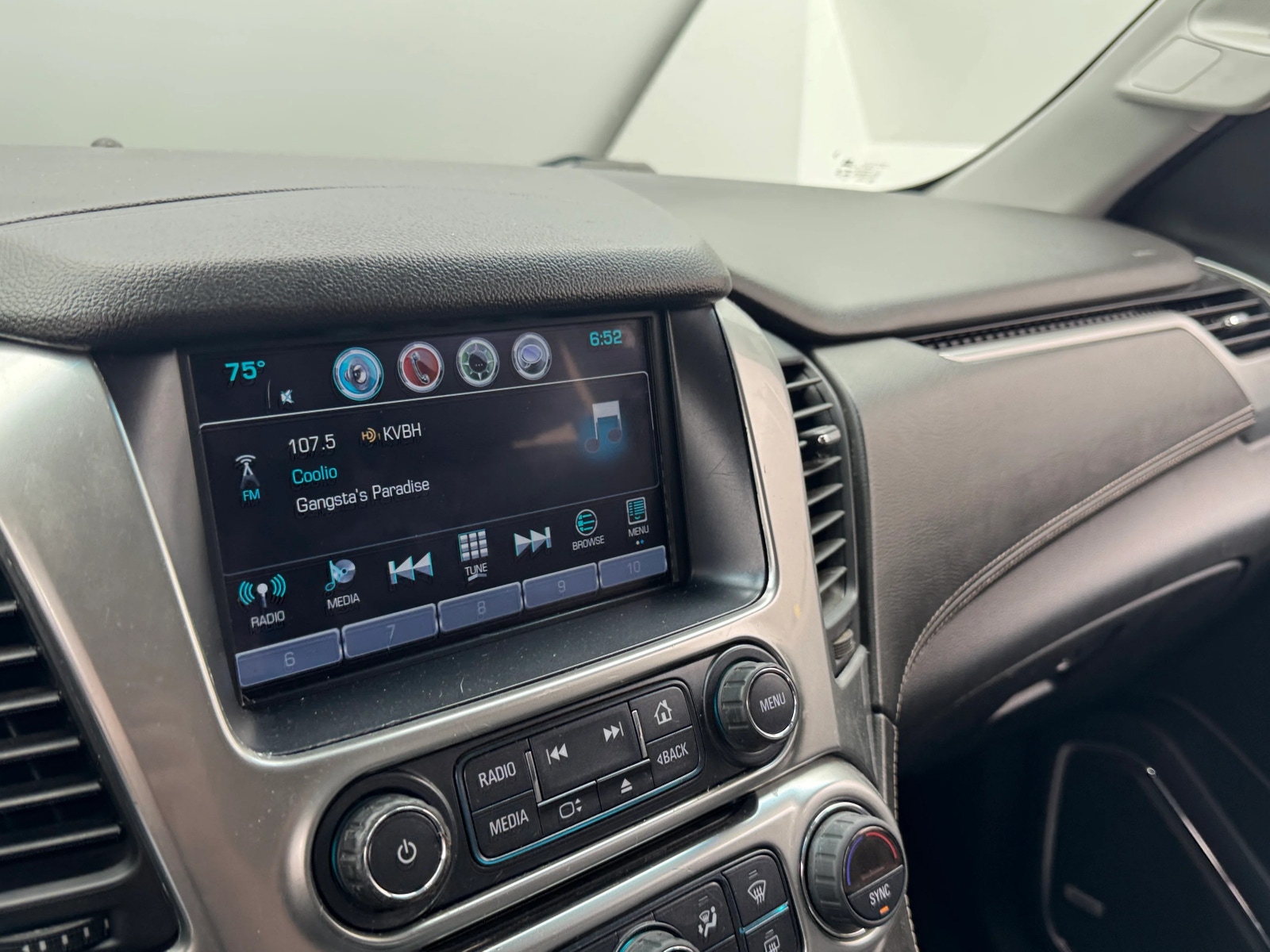 Thumbnail: 2019 Chevrolet Suburban - 3