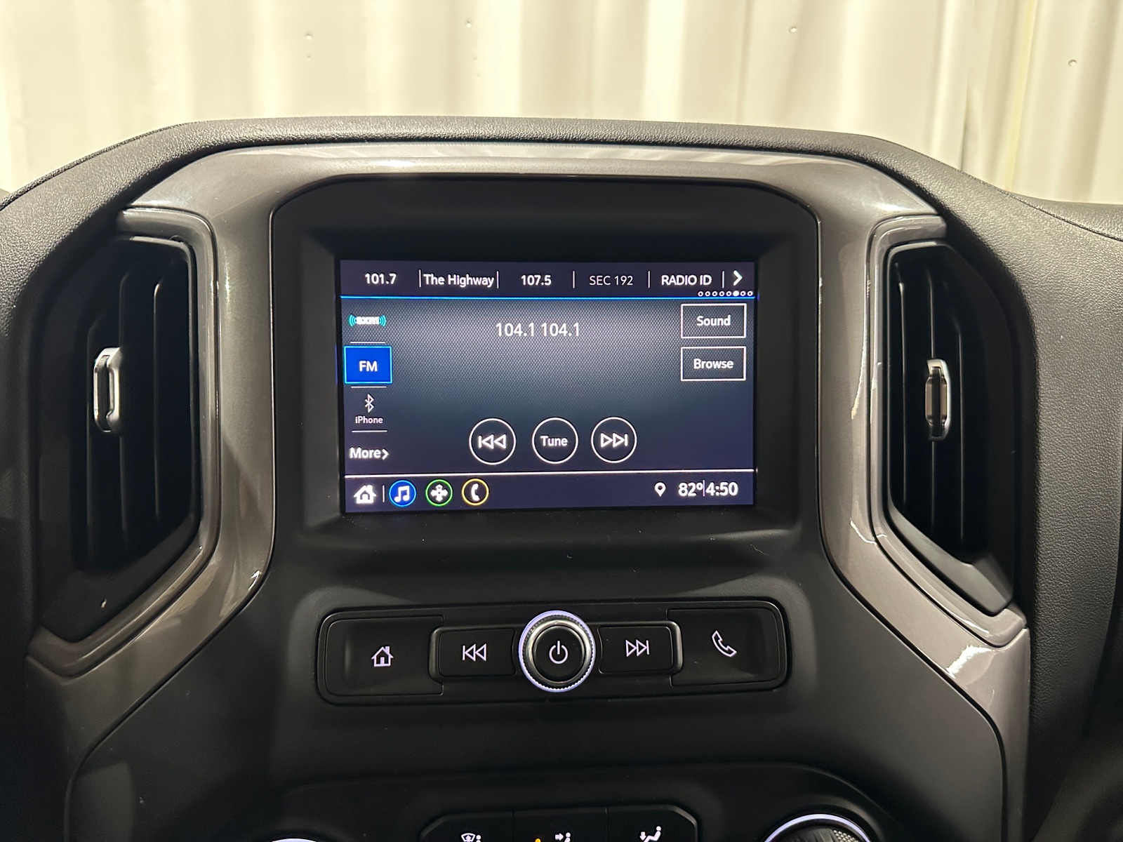 Thumbnail: 2020 Chevrolet Silverado 1500 - 4