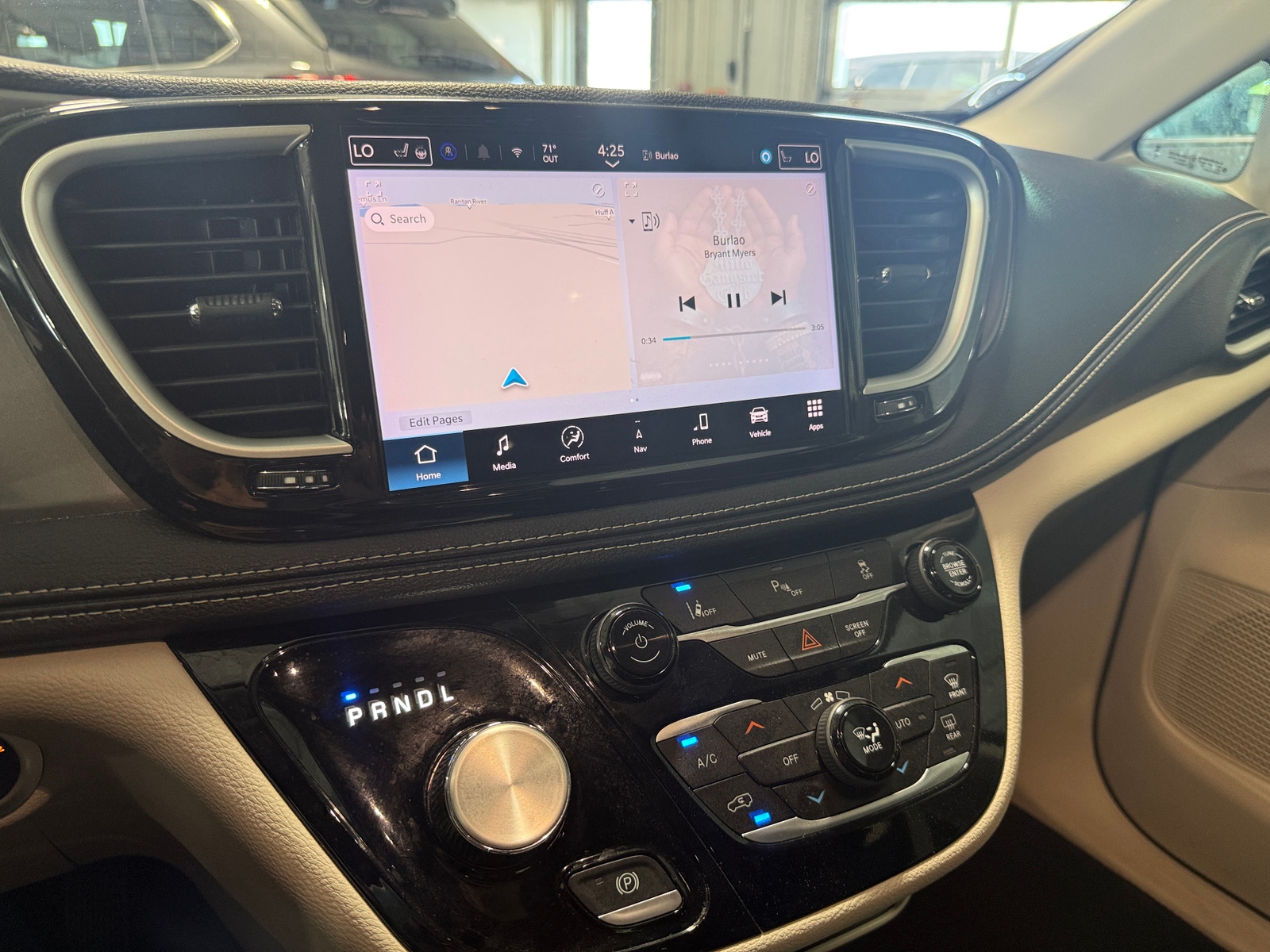 Thumbnail: 2024 Chrysler Pacifica - 4
