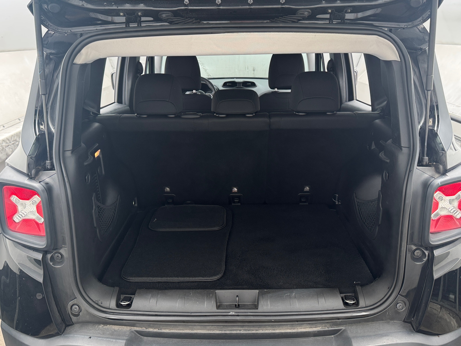 Thumbnail: 2018 Jeep Renegade - 7