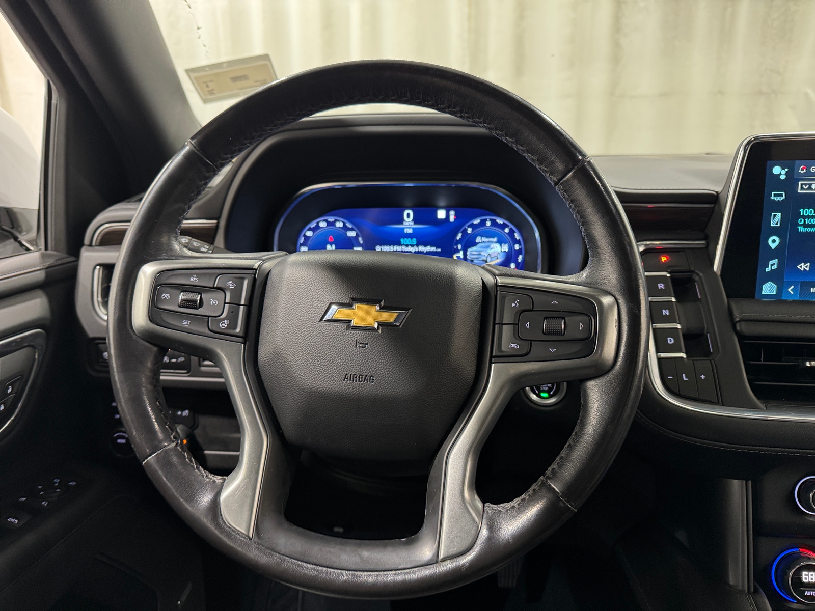 Thumbnail: 2022 Chevrolet Tahoe - 4