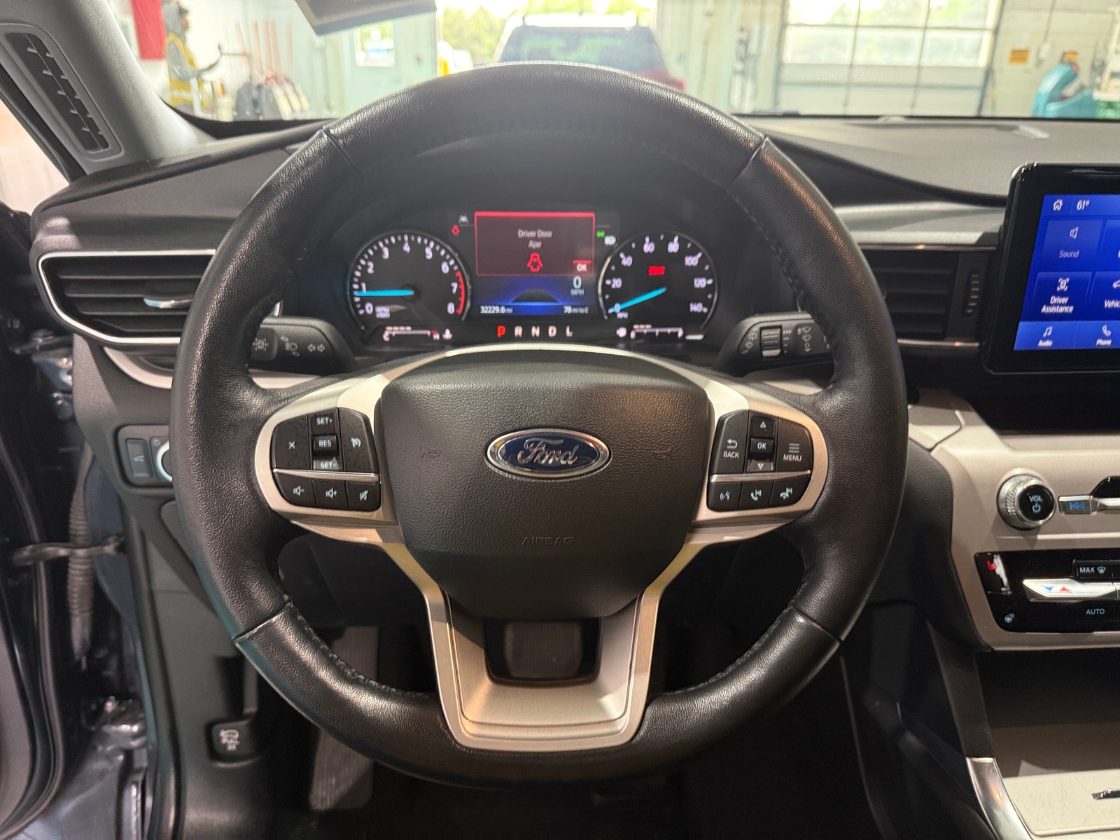 Thumbnail: 2022 Ford Explorer - 5