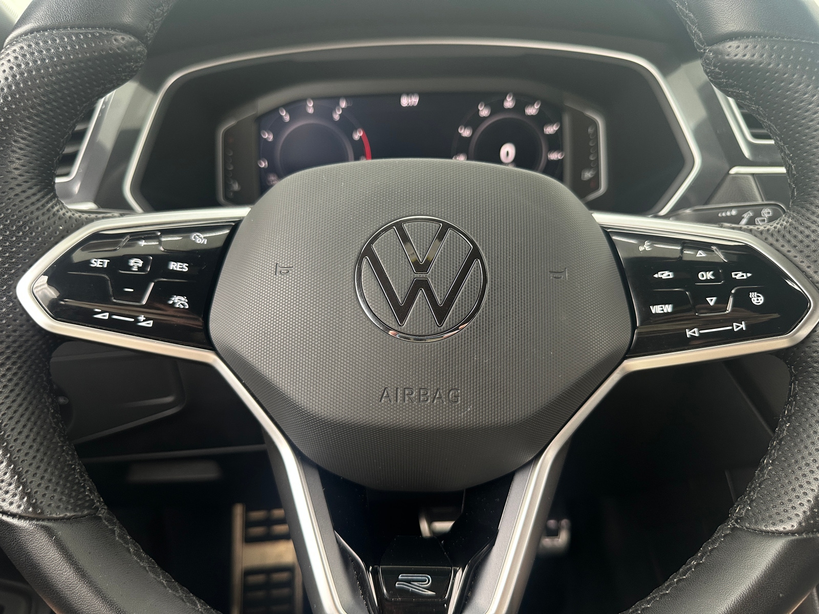 Thumbnail: 2023 Volkswagen Tiguan - 4