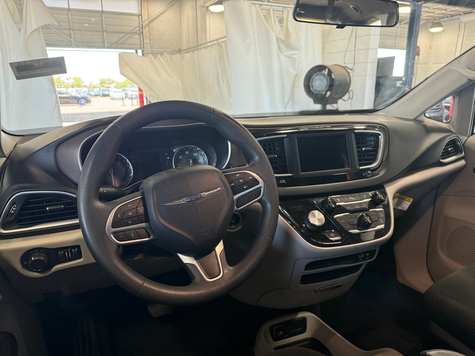 Thumbnail: 2018 Chrysler Pacifica - 3