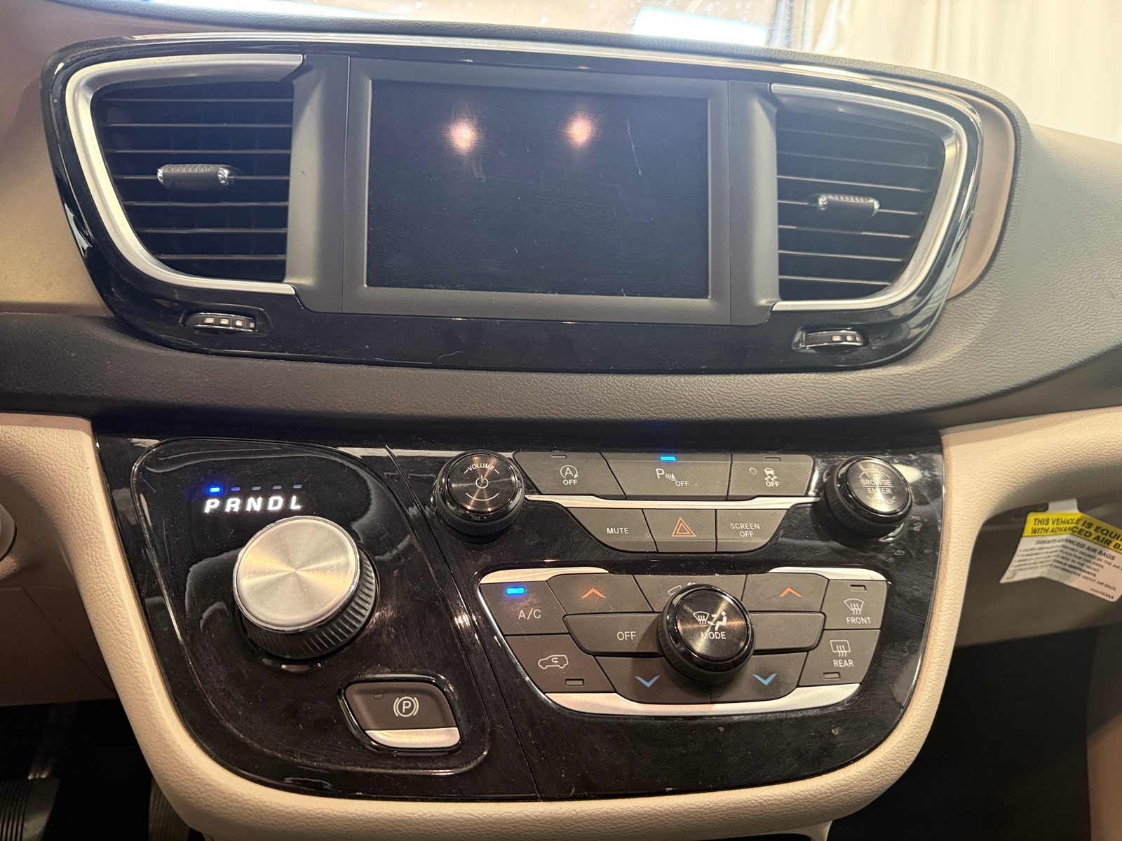 Thumbnail: 2018 Chrysler Pacifica - 4