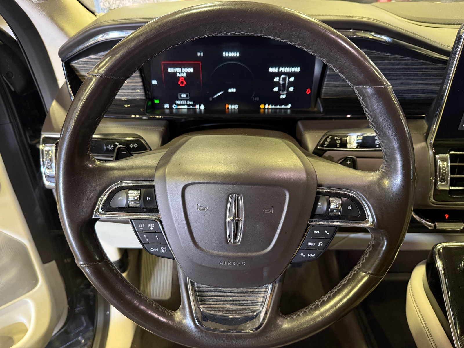 Thumbnail: 2019 Lincoln Navigator L - 4