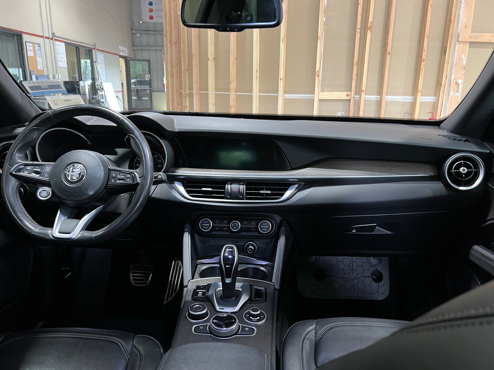Thumbnail: 2022 Alfa Romeo Stelvio - 2