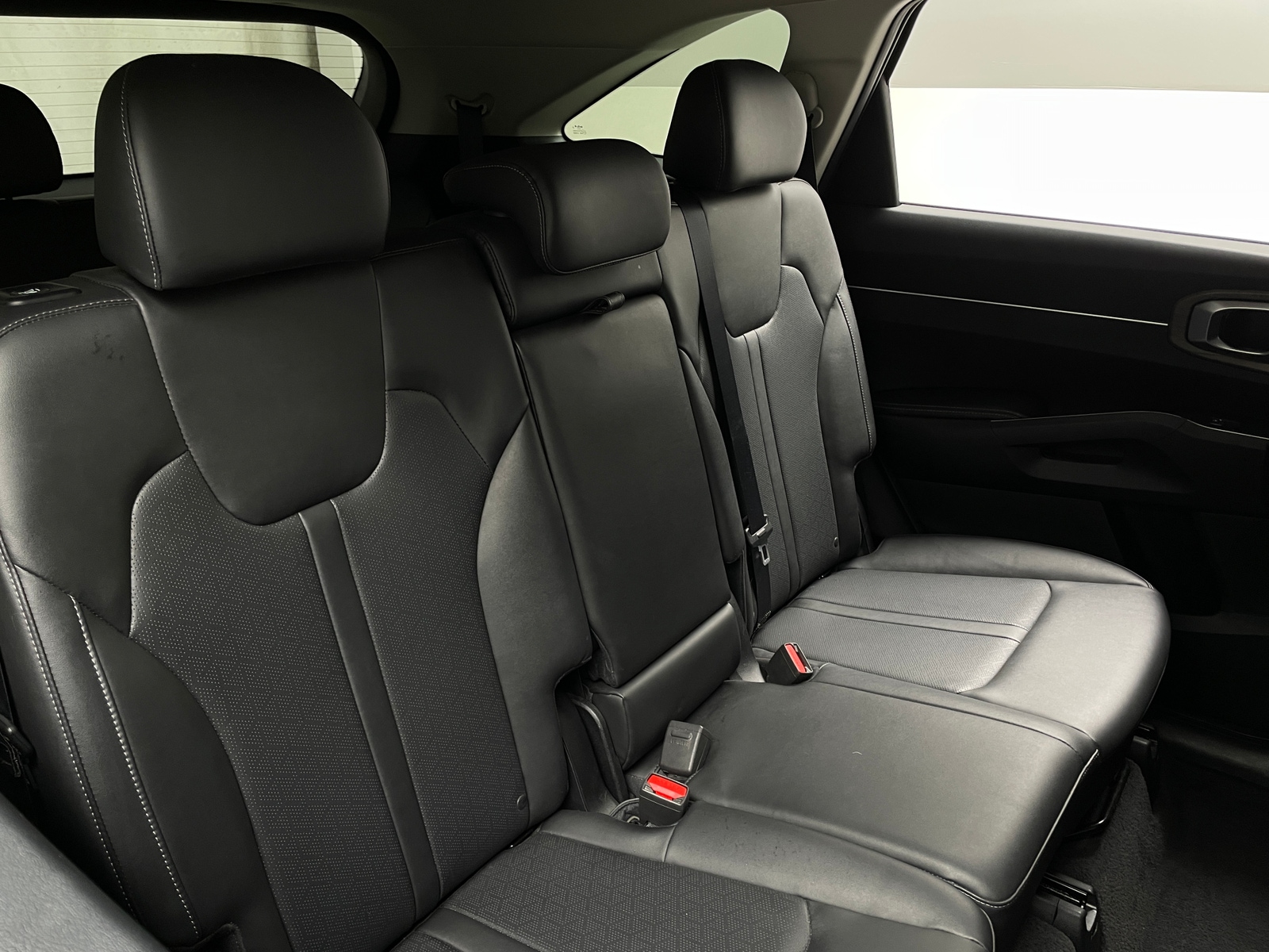 Thumbnail: 2023 Kia Sorento - 5