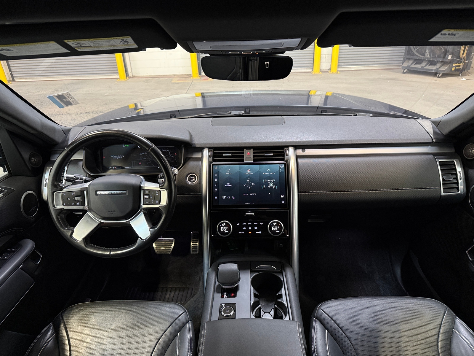 Thumbnail: 2021 Land Rover Discovery - 2